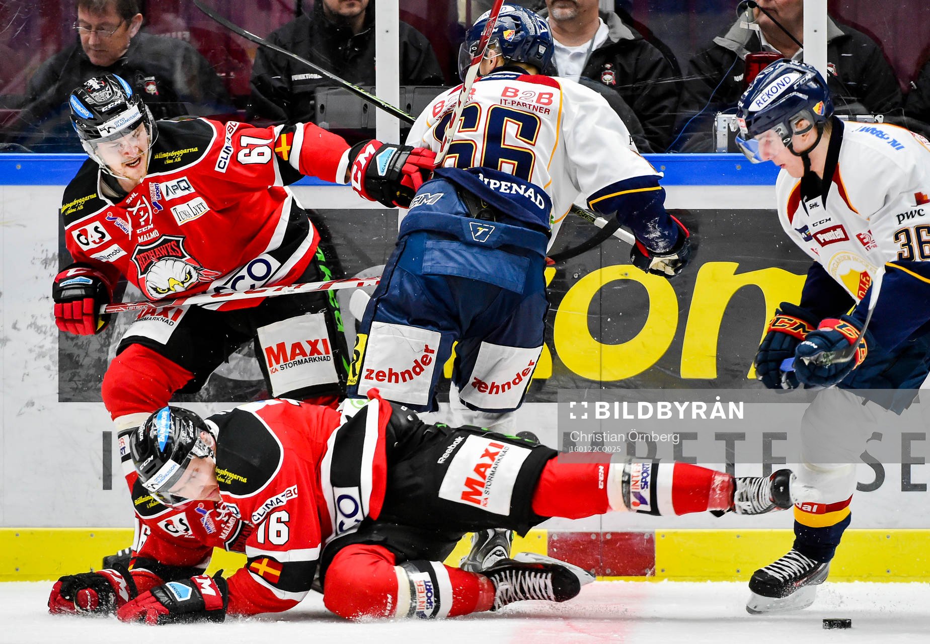 Malmö Redhawks Magnus Häggström och Nicklas Jadeland i