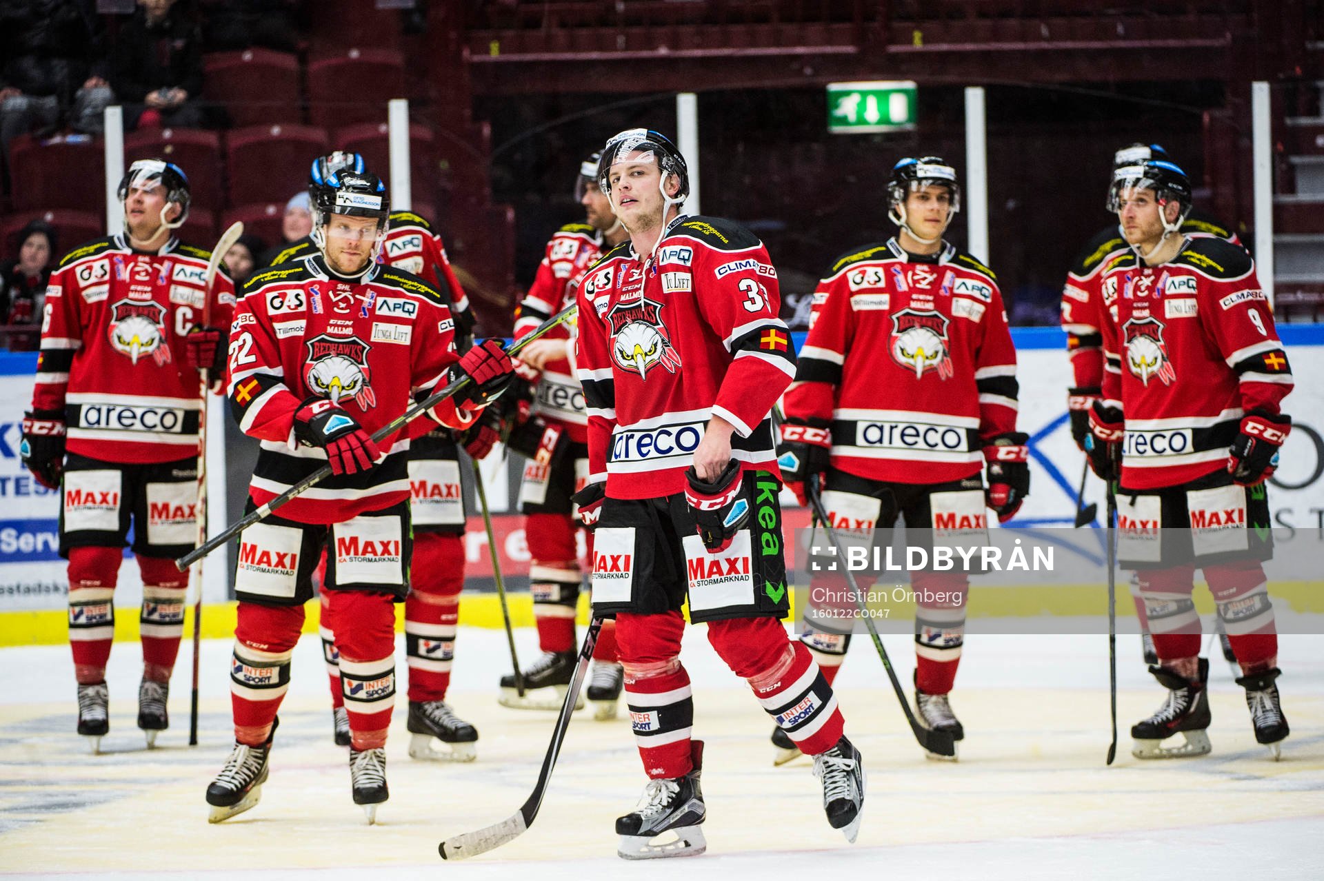 Malmö Redhawks Oliver Bohm deppar med lagkamraterna