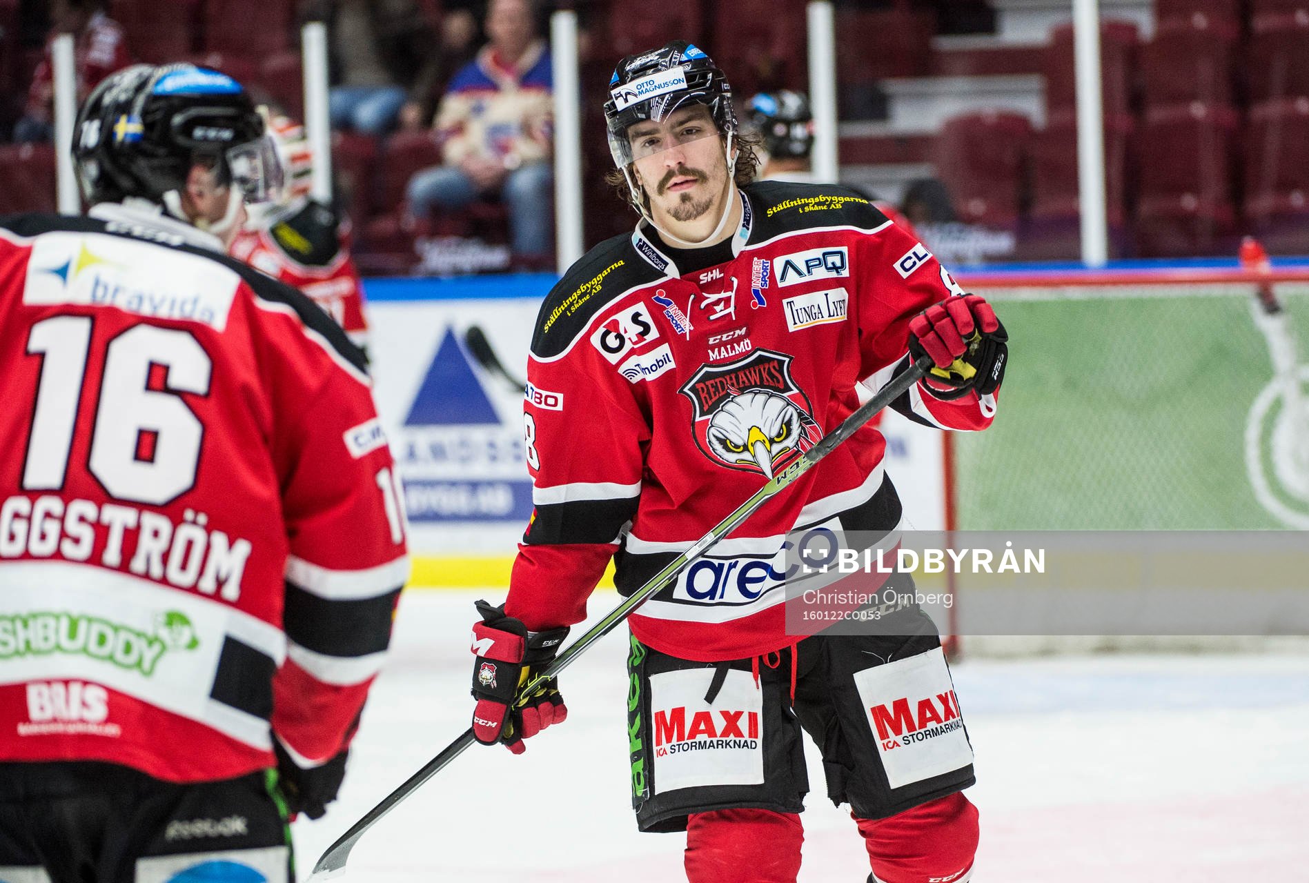 Malmö Redhawks Magnus Häggström och Peter Mueller deppar