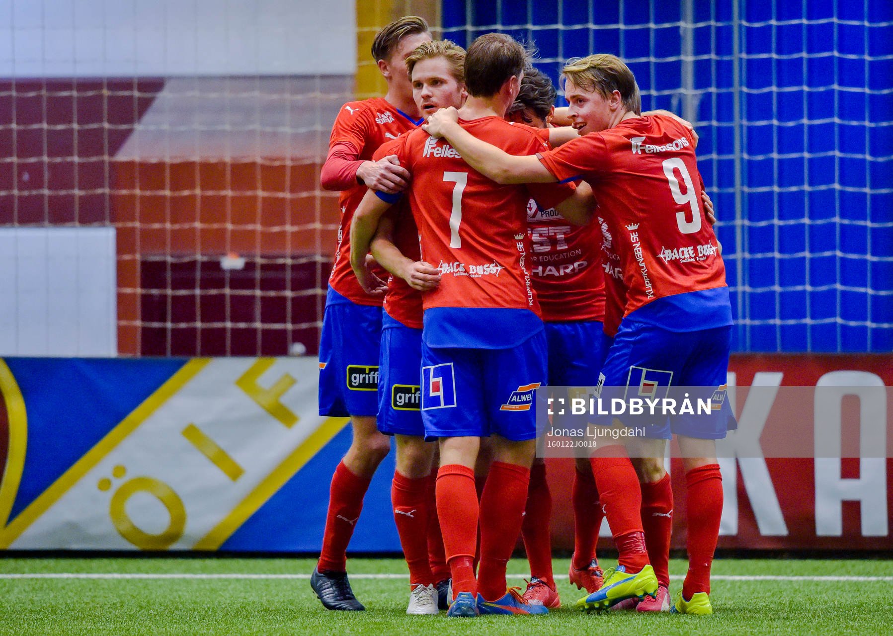 Östers spelare jublar