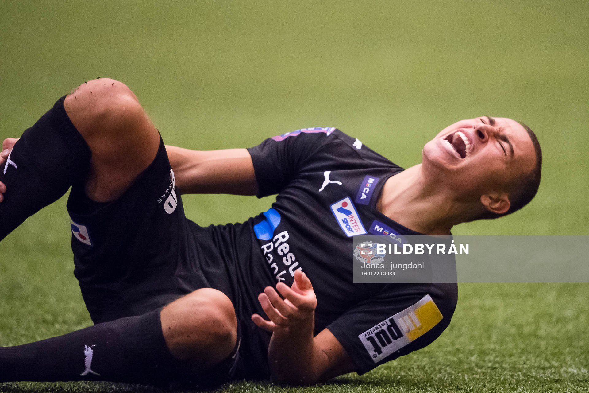 Helsingborgs Jordan Larsson grinar illa