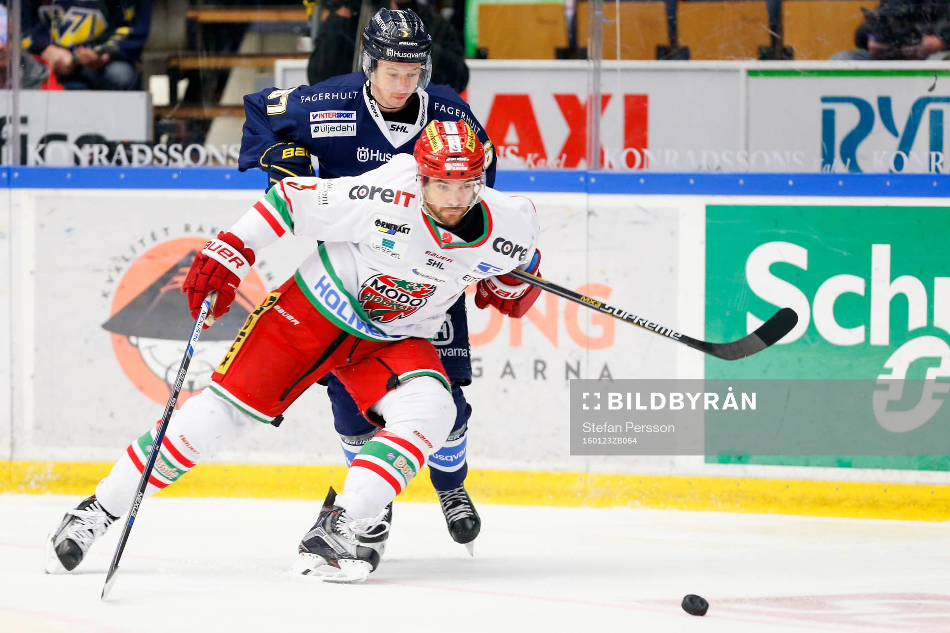 s Christoffer Törngren och Modos Noah Welch