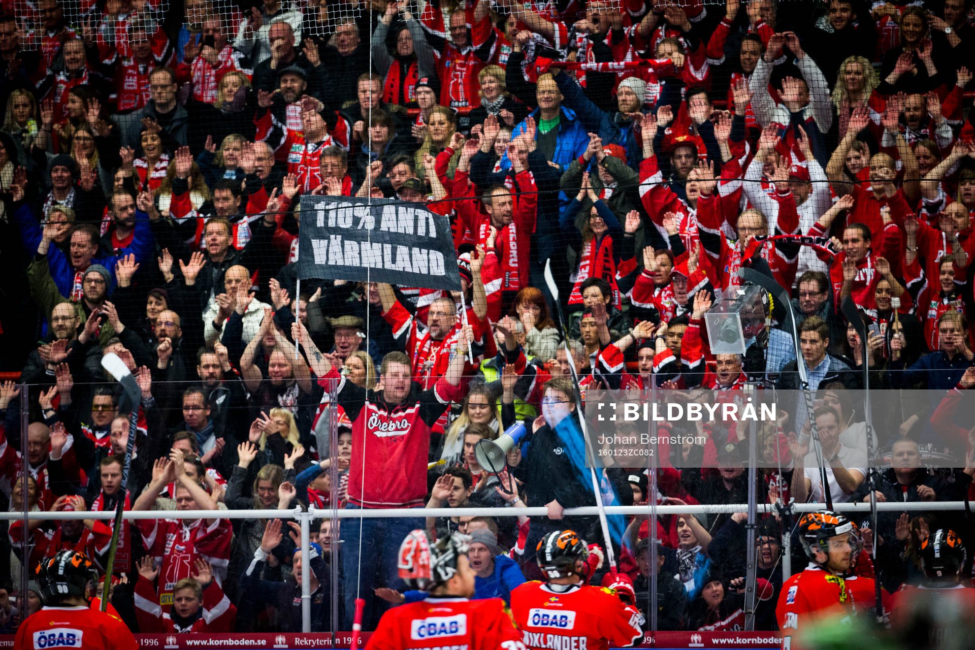Örebros supportar jublar