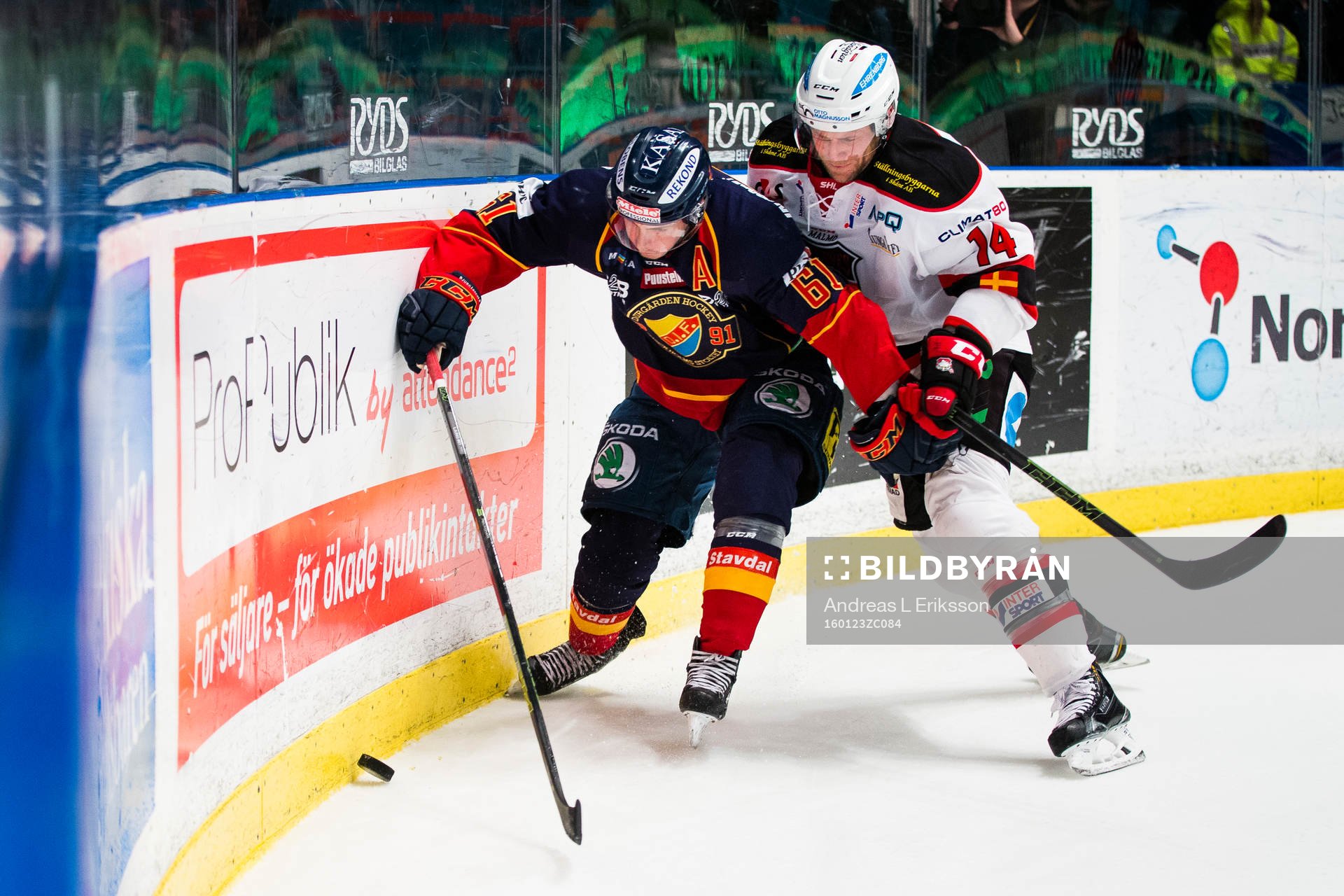 Malmö Redhawks Derek Meech och Djurgårdens Markus Ljungh