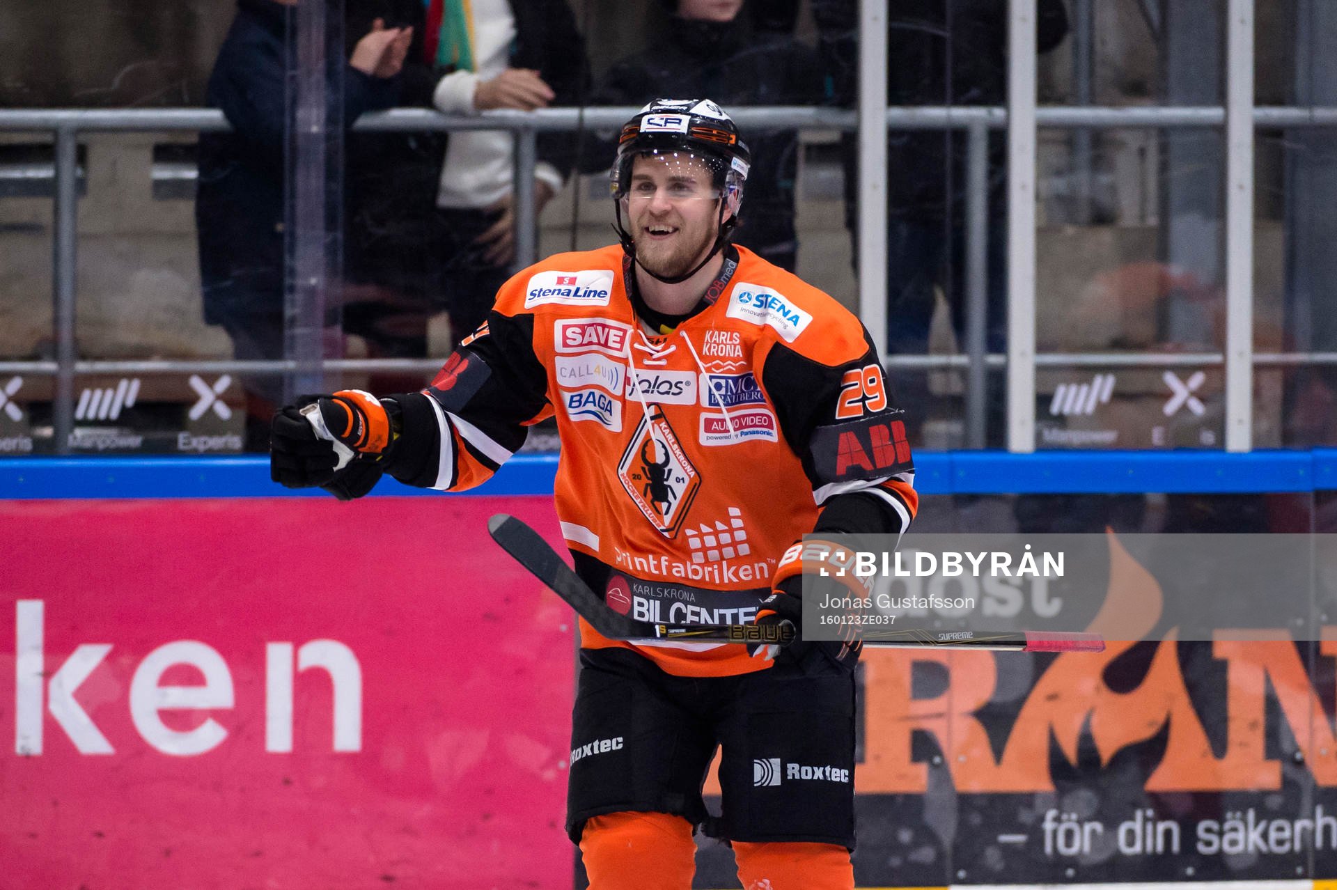 Karlskronas Alexander Viklund jublar