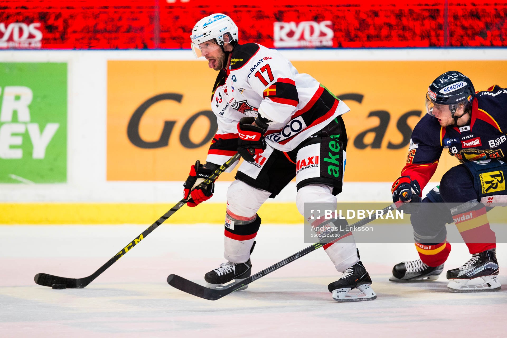 Malmö Redhawks Adam Burish ligger skäret före