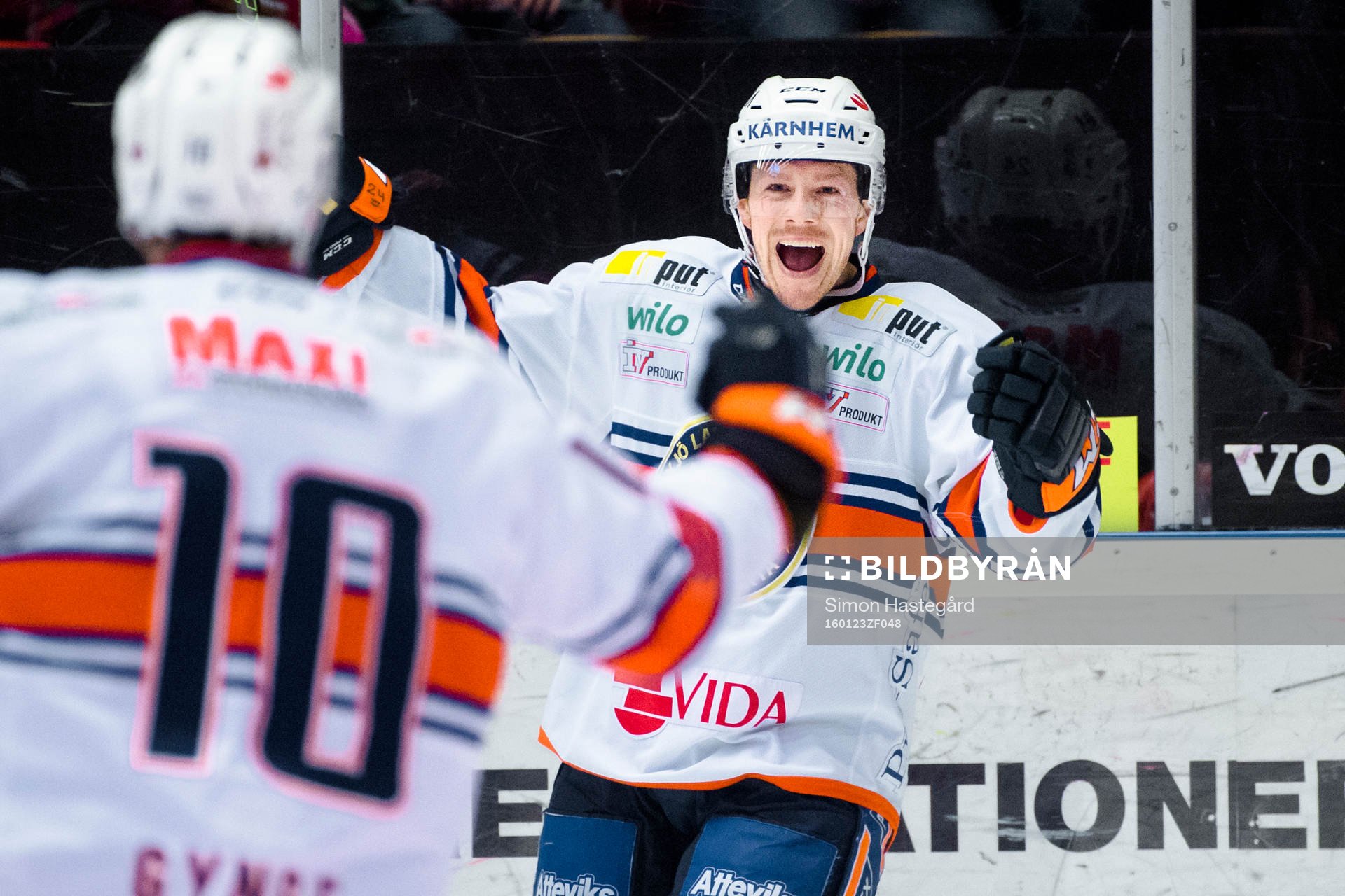 Växjös Richard Gynge och Joakim Hillding jublar