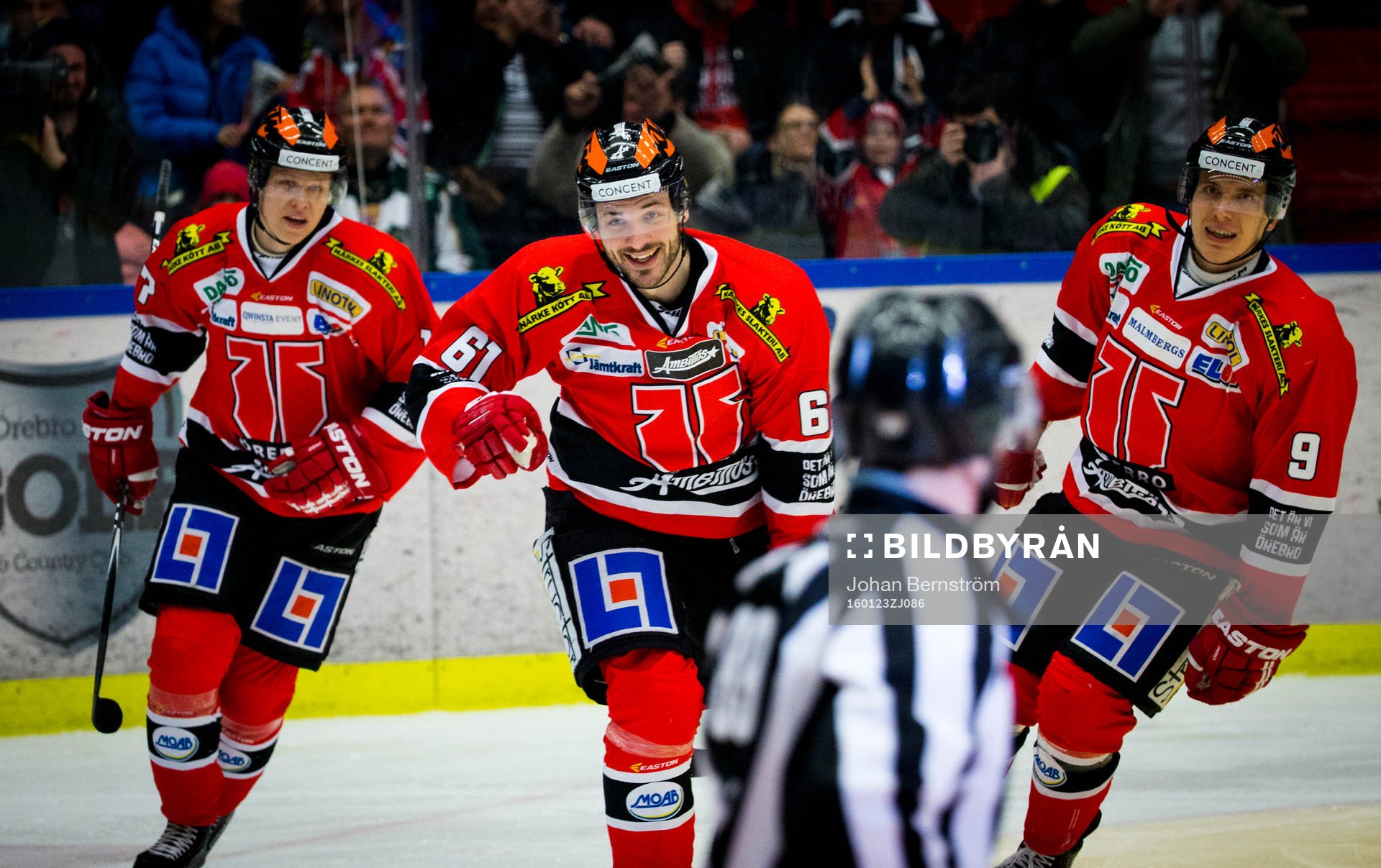 Örebros Justin Hodgman jublar vid 1-1 målet