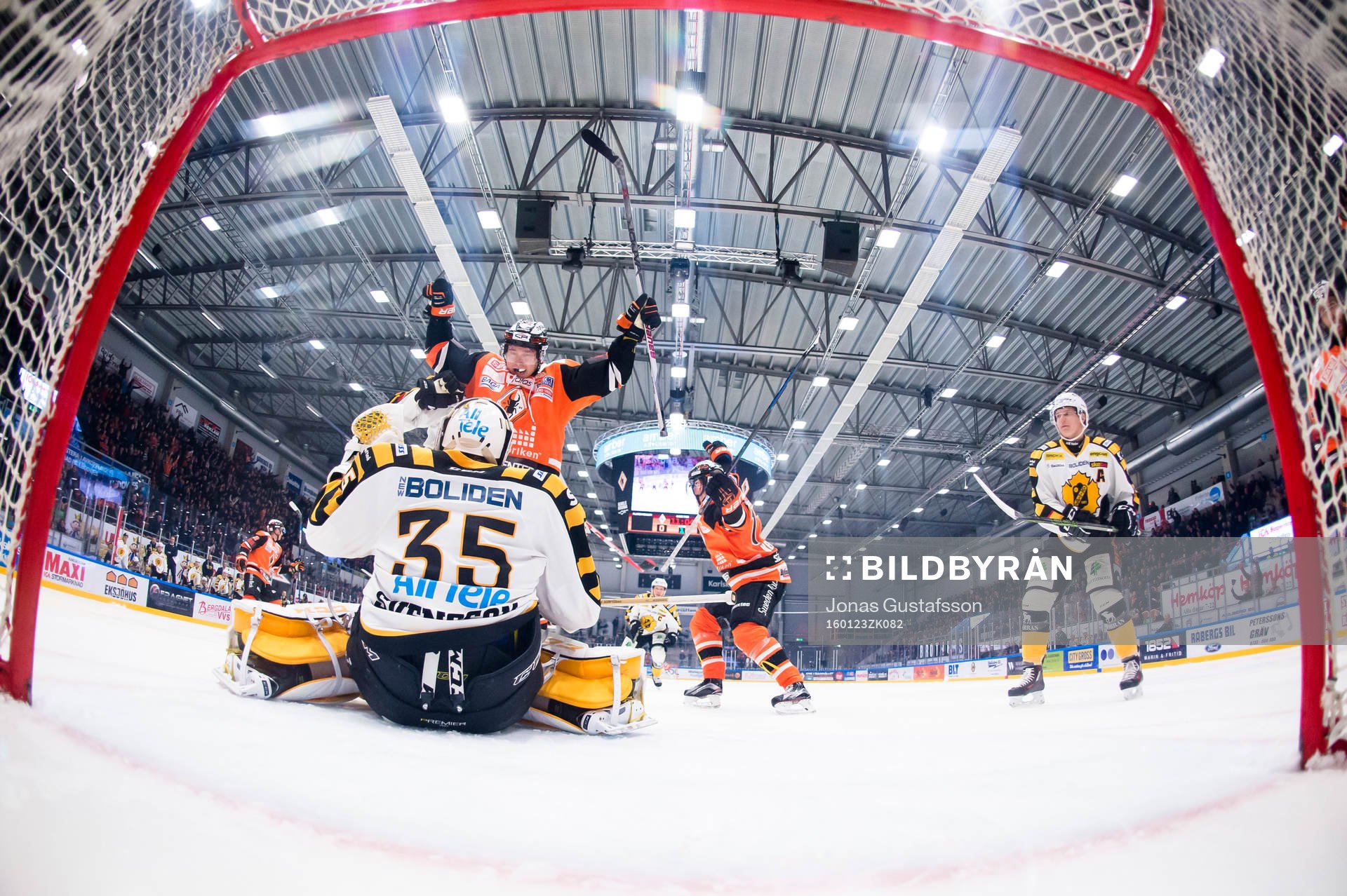 Karlskronas Filip Cruseman jublar