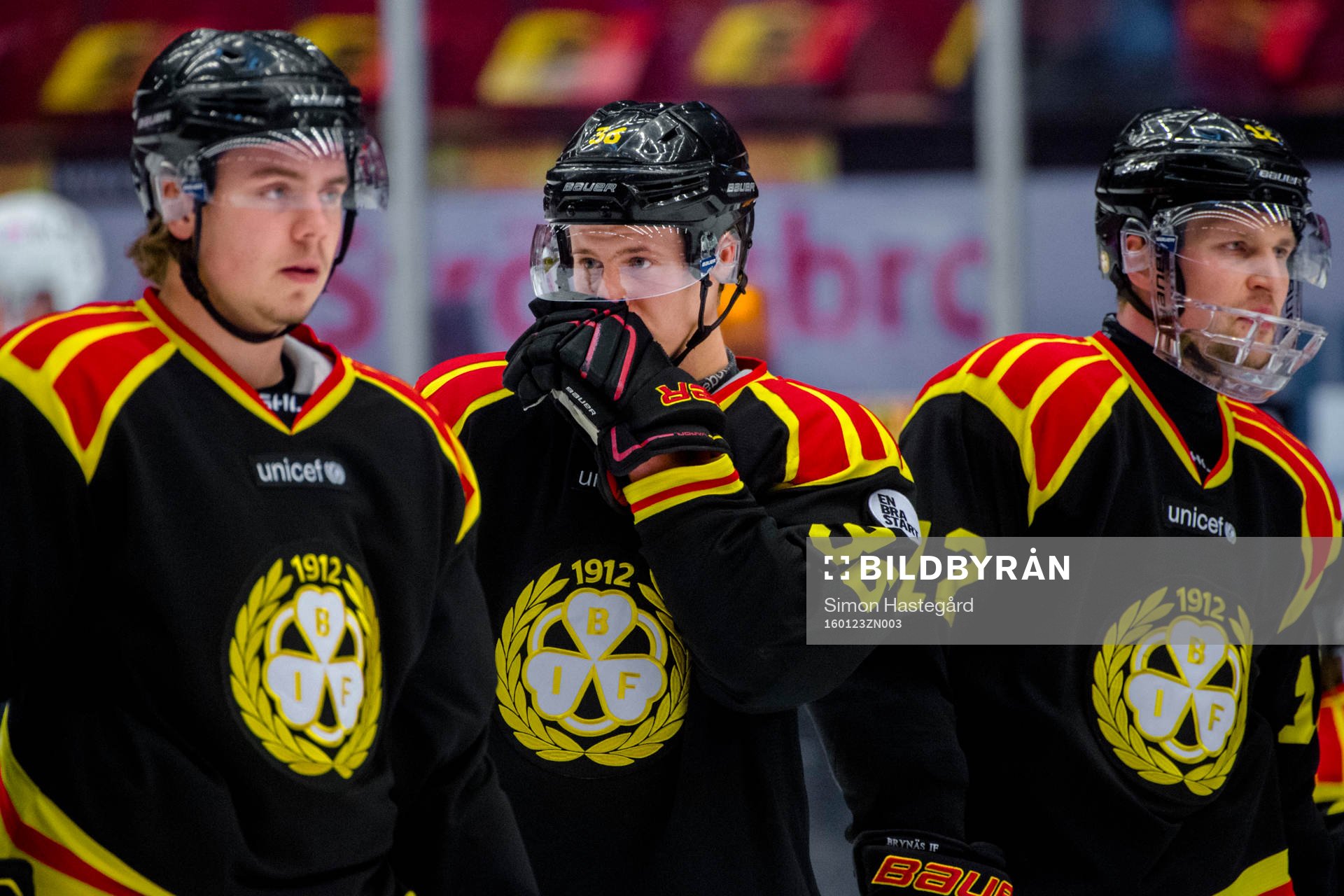 Brynäs Marcus Ersson , Linus Ölund och Petr Vrana före