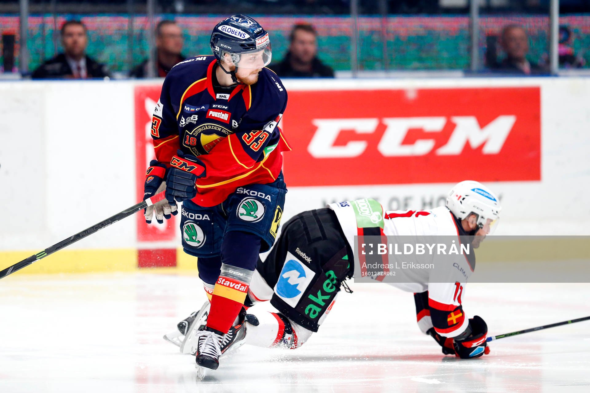 Djurgårdens Linus Hultström och Malmö Redhawks Joey