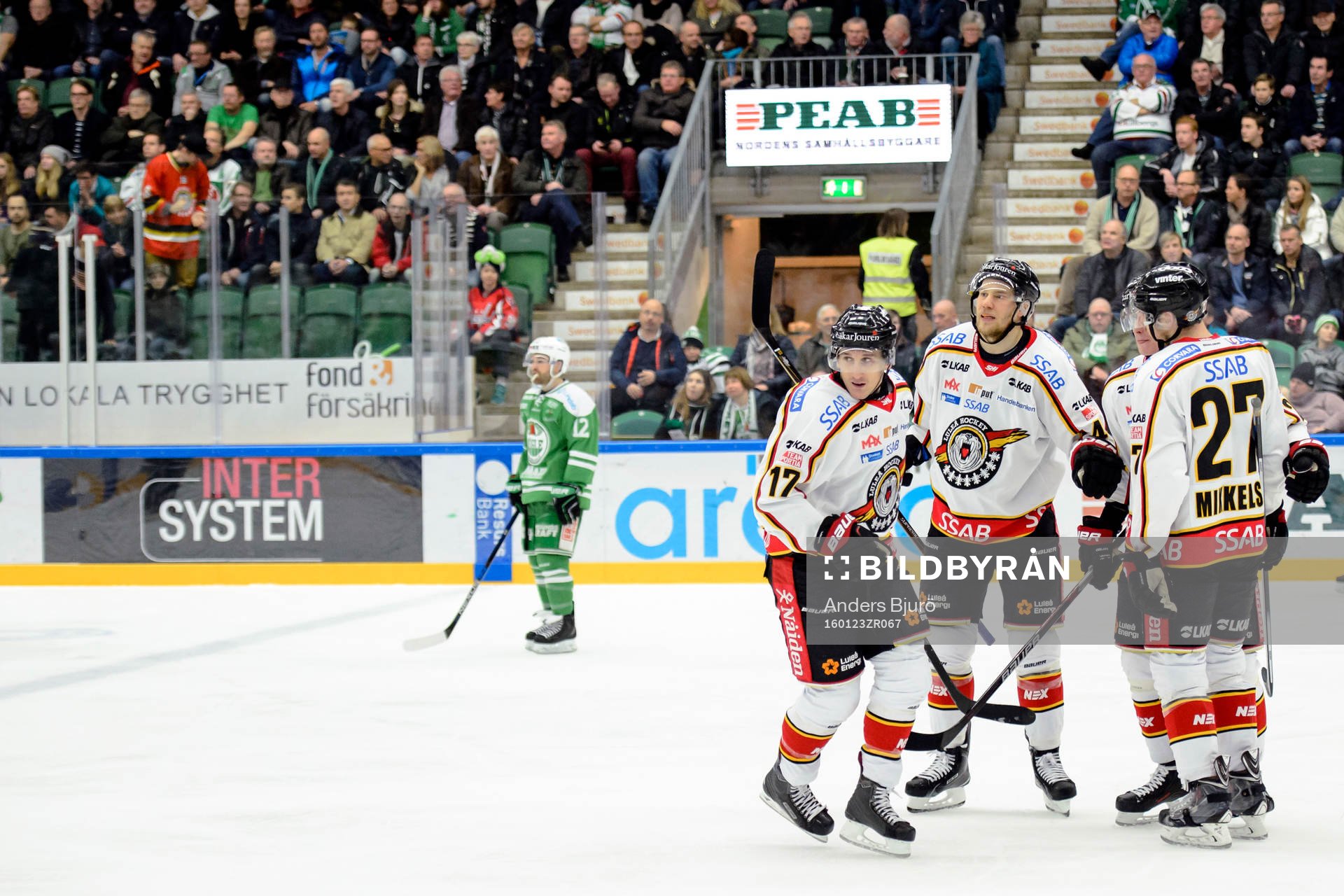 Luleås Brendan Mikkelson och Ilari Melart jublar
