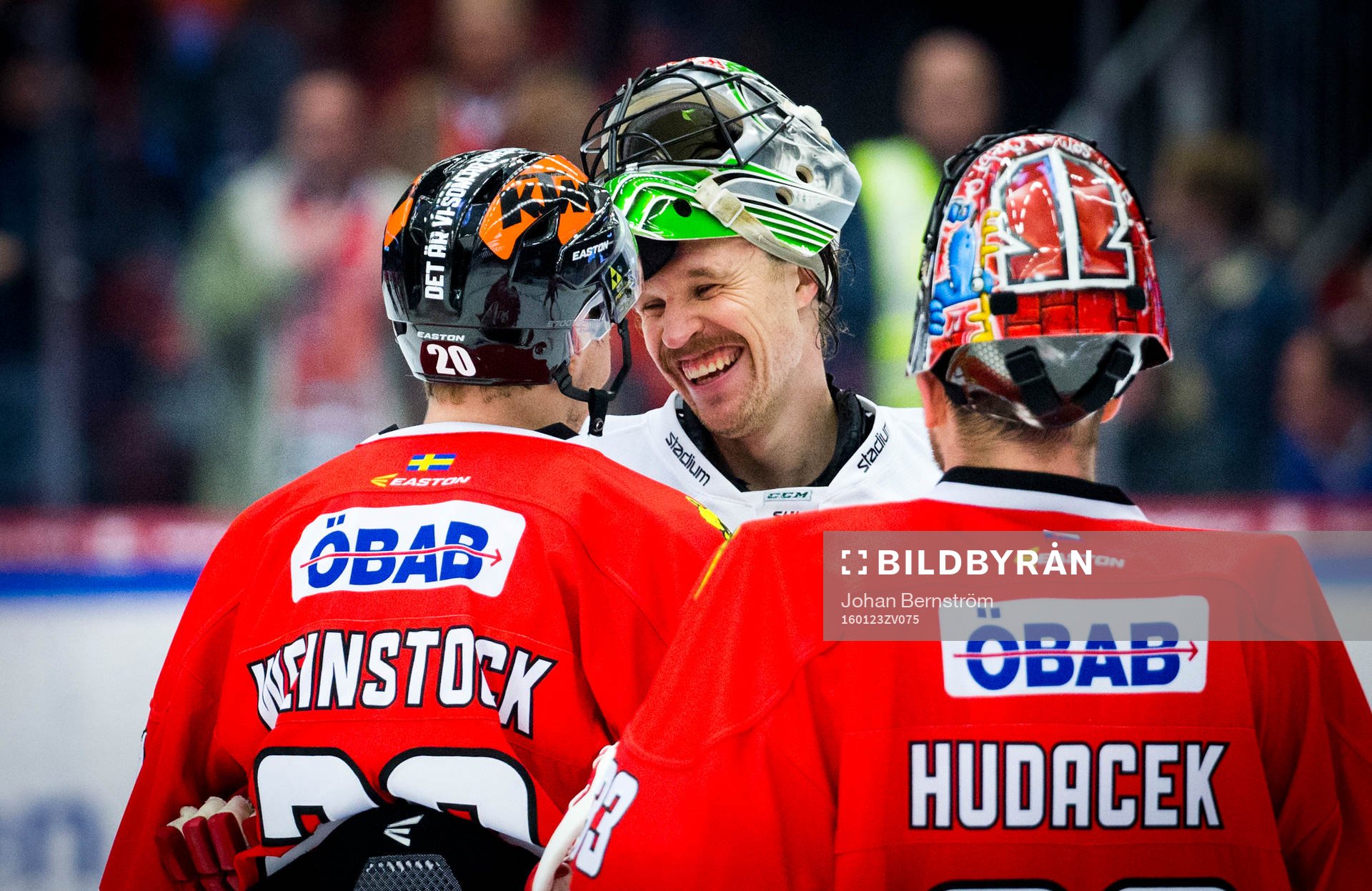 Örebros Marcus Weinstock och Färjestads målvakt Justin