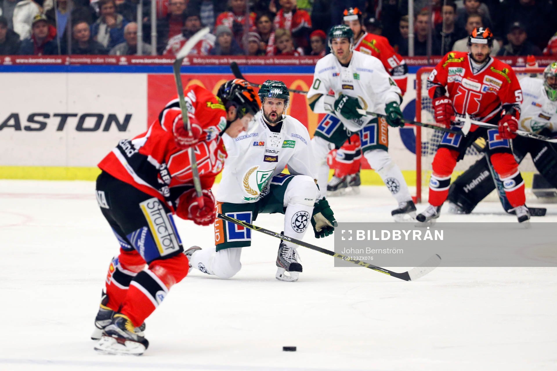 Örebros Petr Zamorsky  och Färjestads Rickard Wallin
