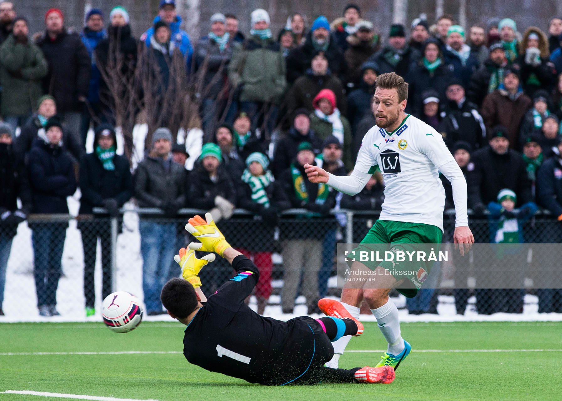 Hammarbys Arnor Smarason med en målchans
