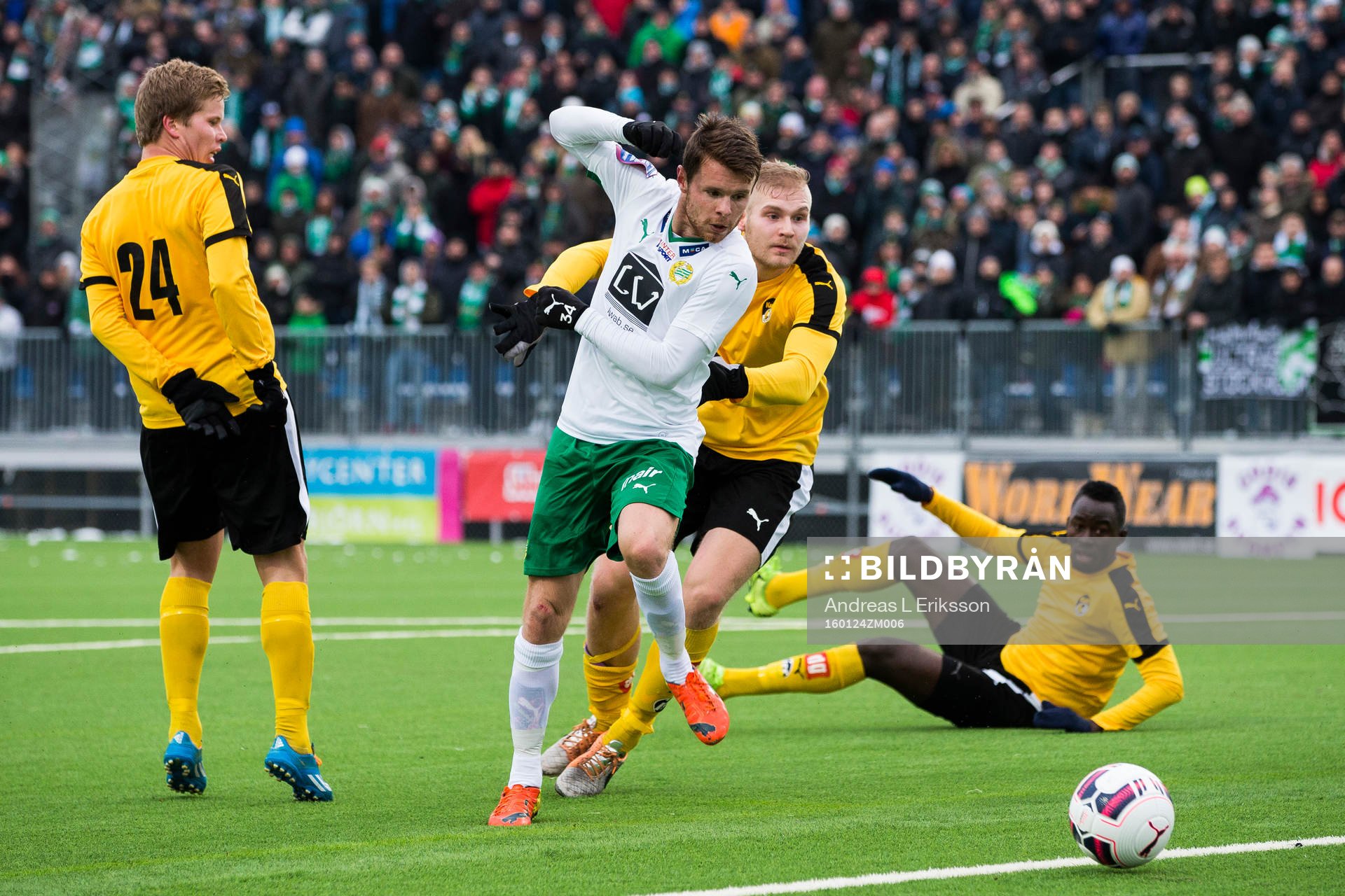 Hammarbys Måns Söderqvist med bollen