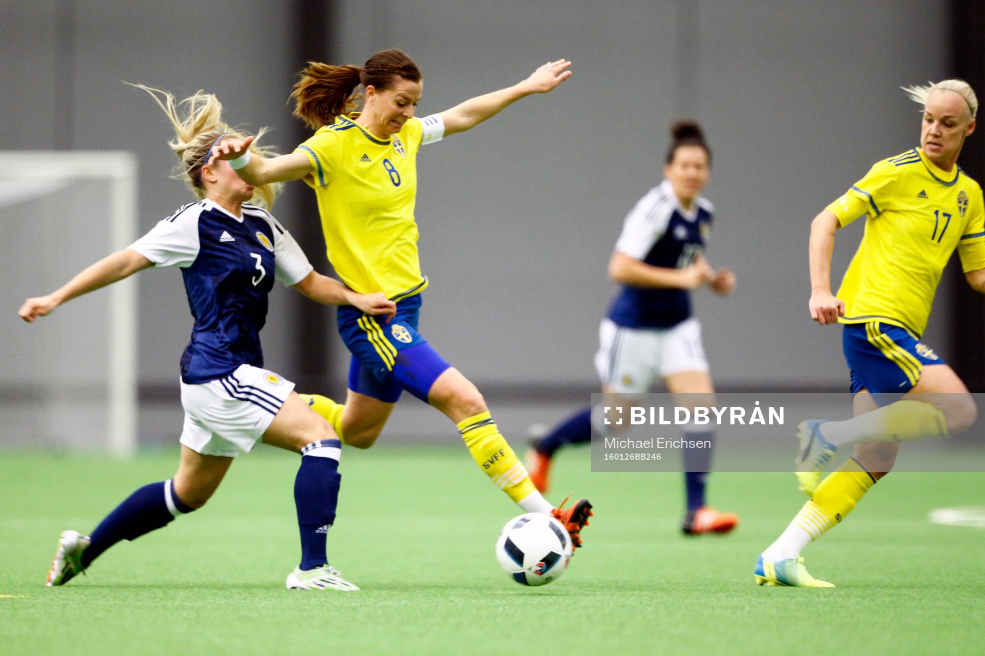 Skottlands Kirsty Smith och Sveriges Lotta Schelin