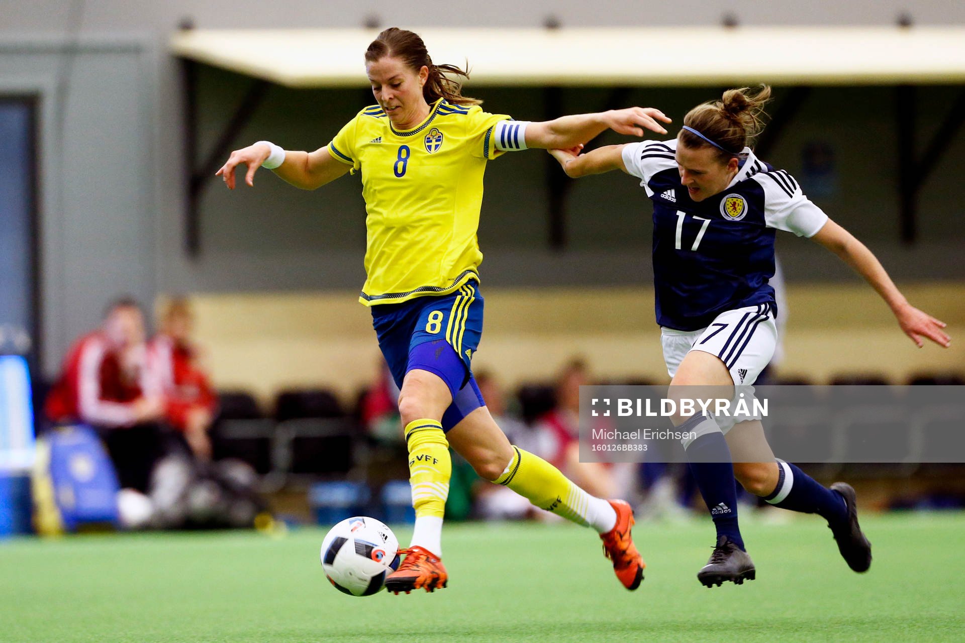 Sveriges Lotta Schelin och Skottlands Frankie Fantom Brown