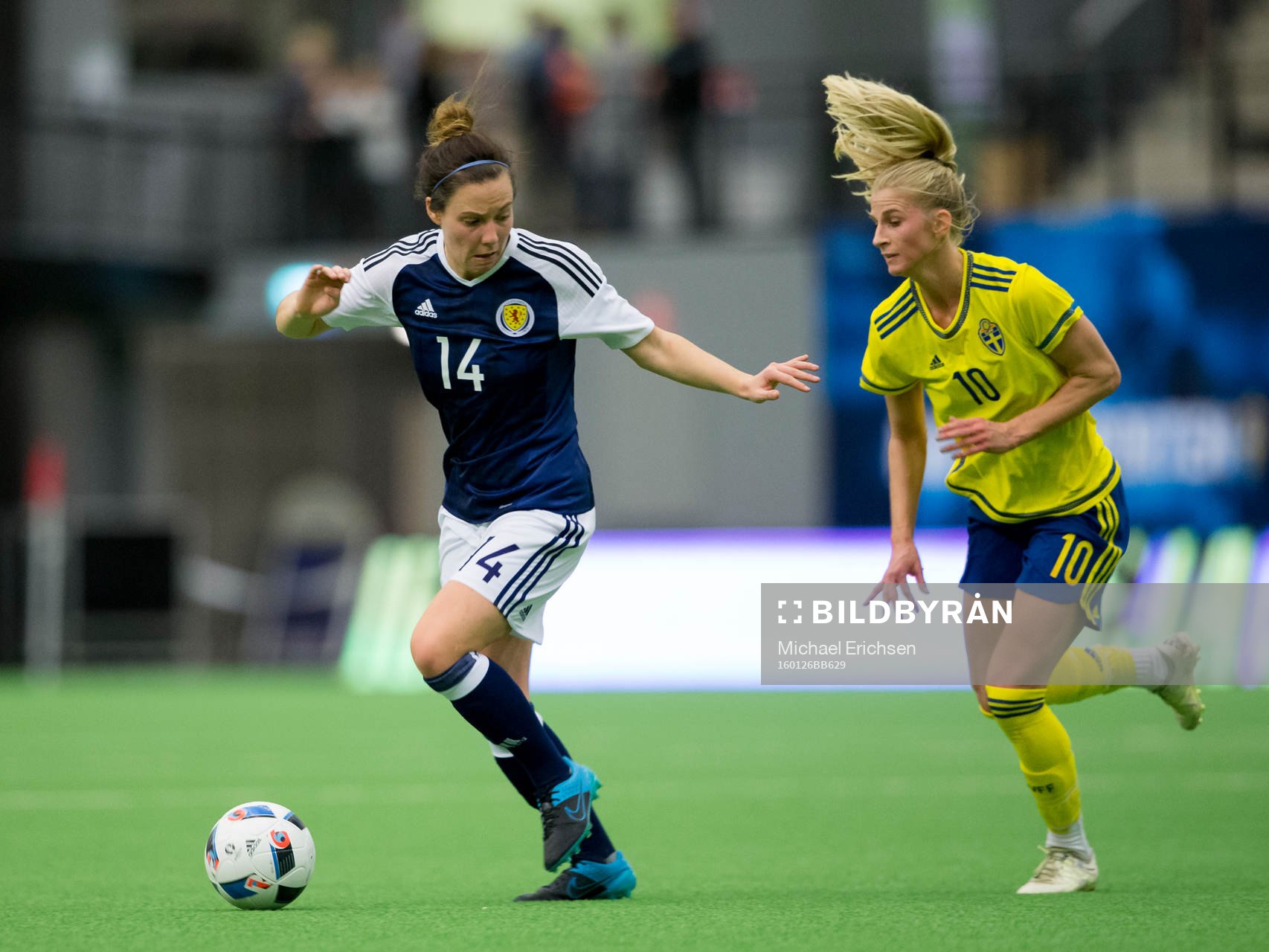 Skottlands Rachel Corsie före Sveriges Sofia Jakobsson