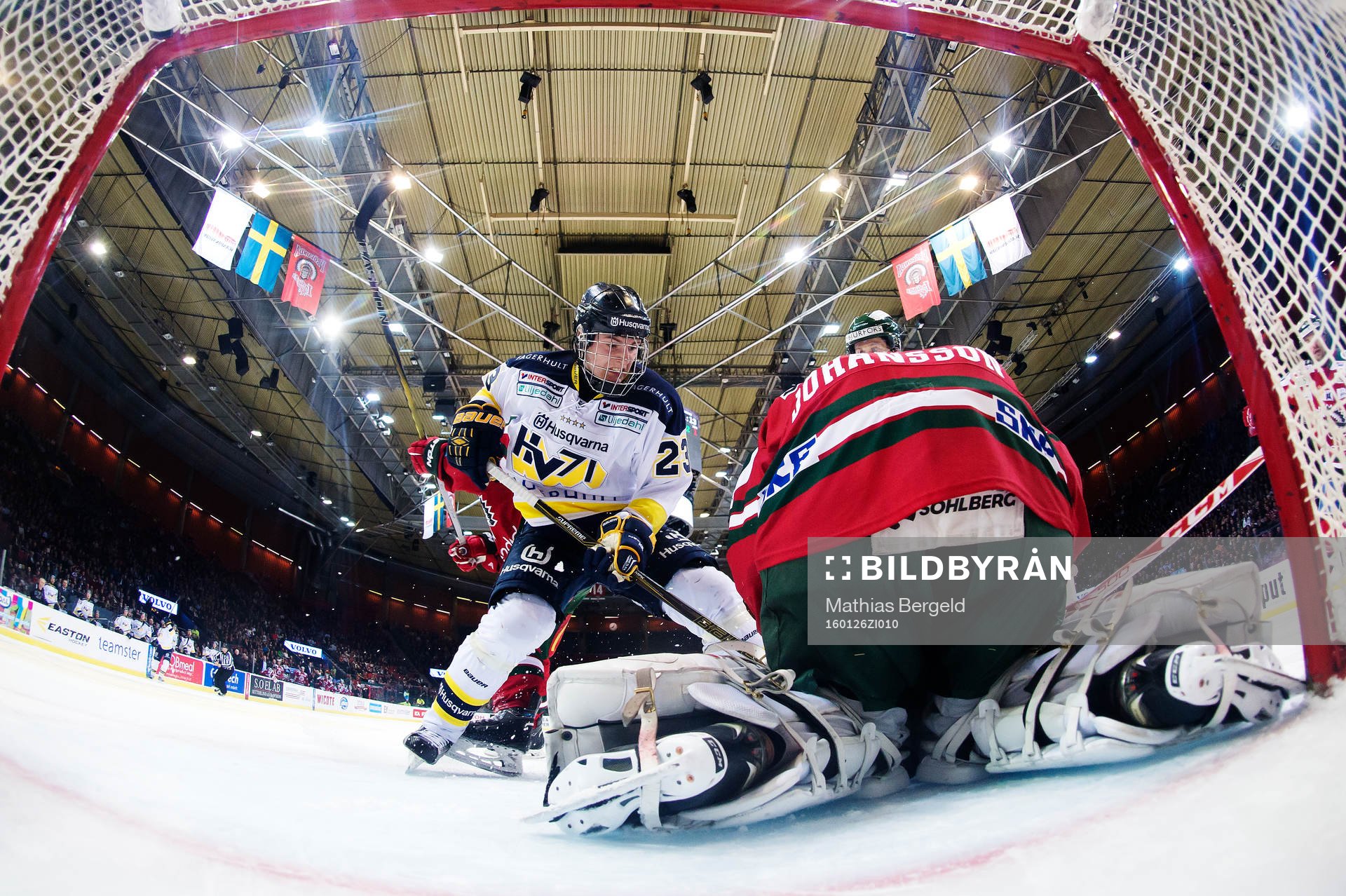 s Lias Andersson med målchans framför Frölundas mål