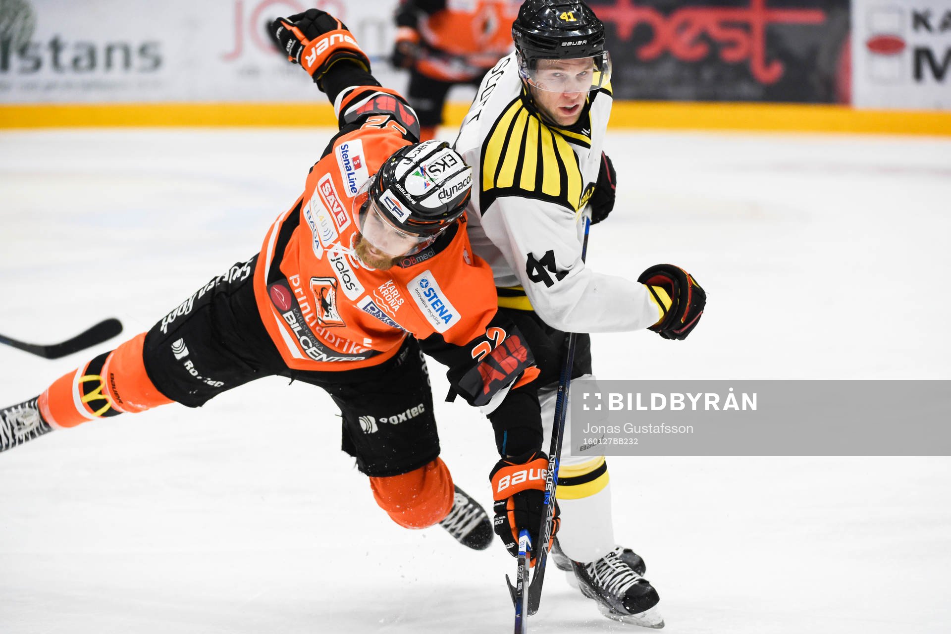 Karlskronas Anton Grundel och Brynäs Greg Scott