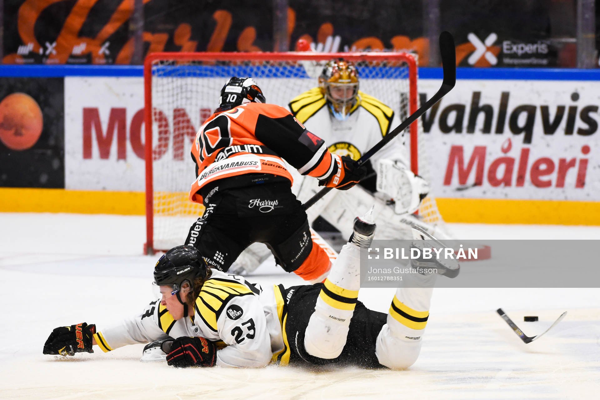 Karlskronas Mattias Guter dras ner av Brynäs Lucas