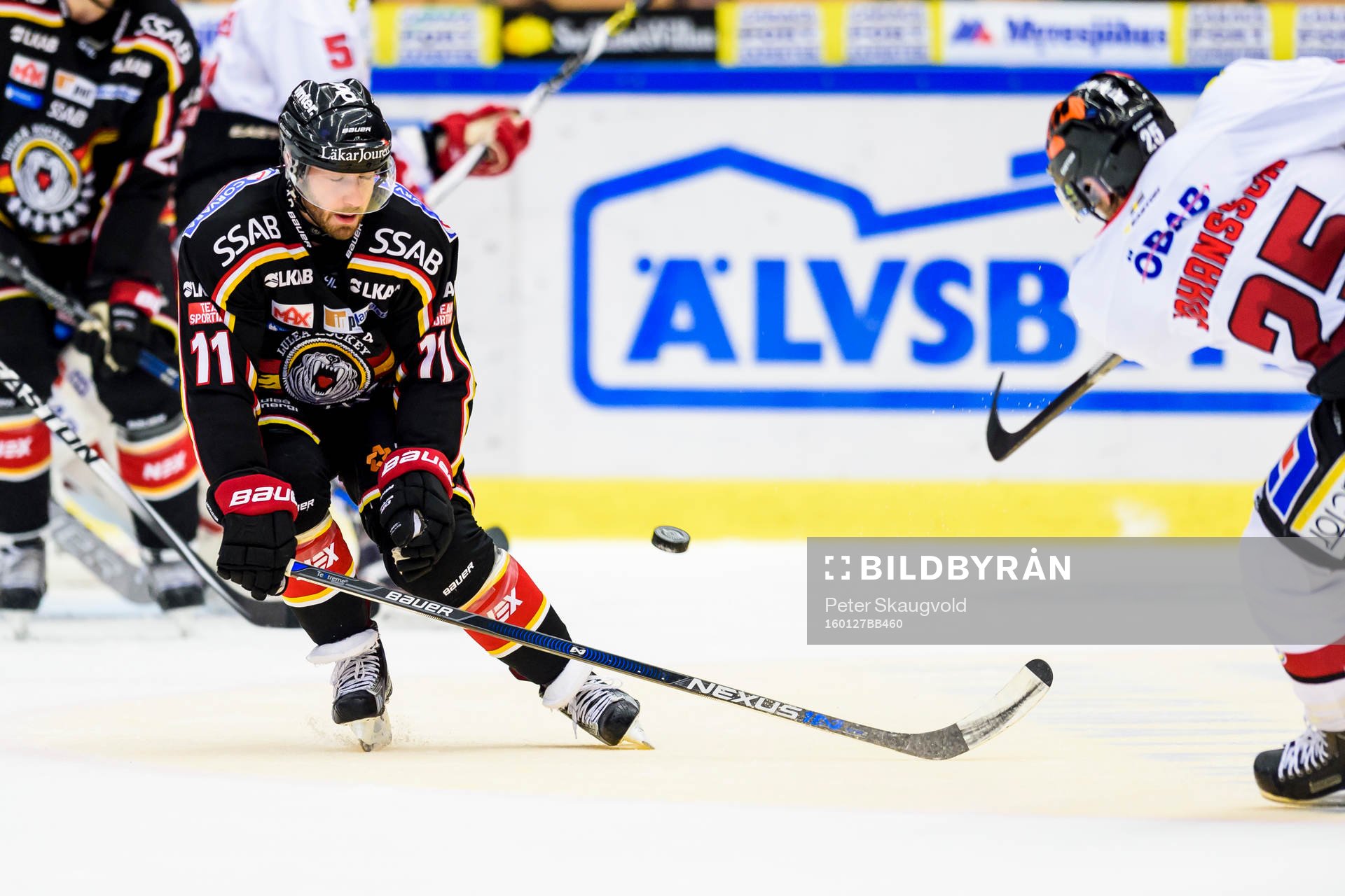 Luleås Jacob Micflikier täcker skott från Örebros