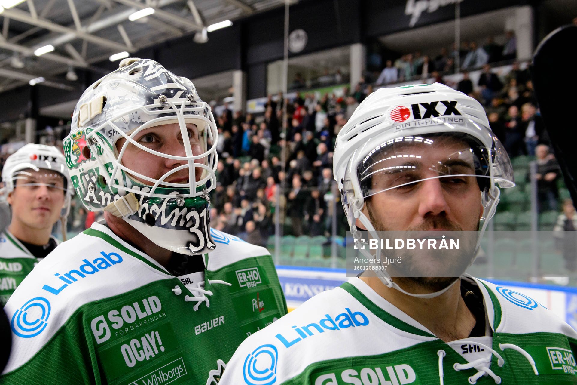 Rögles målvakt Lars Volden är glad och jublar