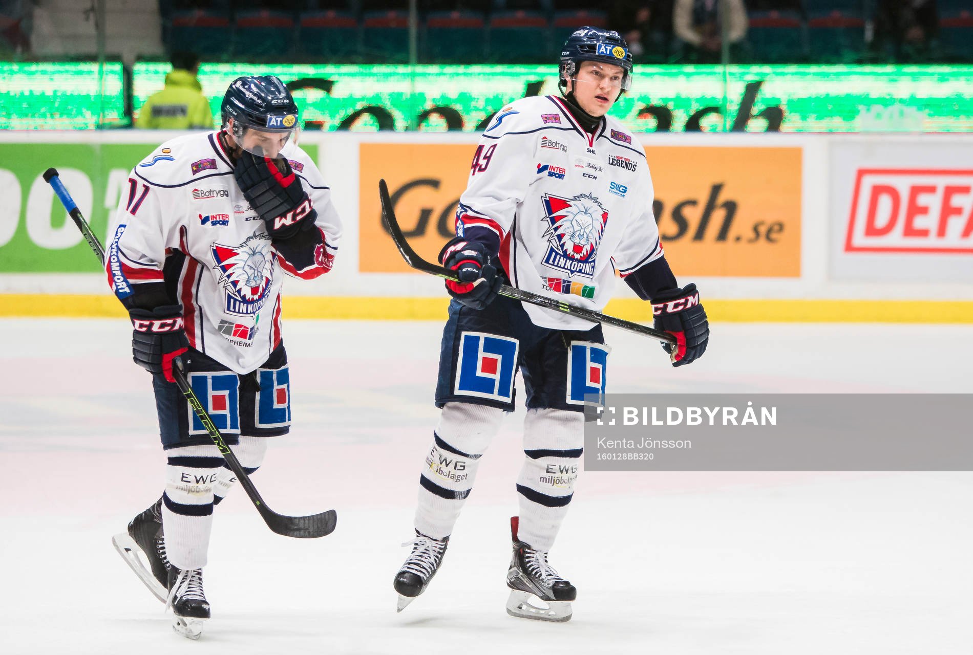 Linköpings Rhett Rakhshani och Garrett Roe deppar