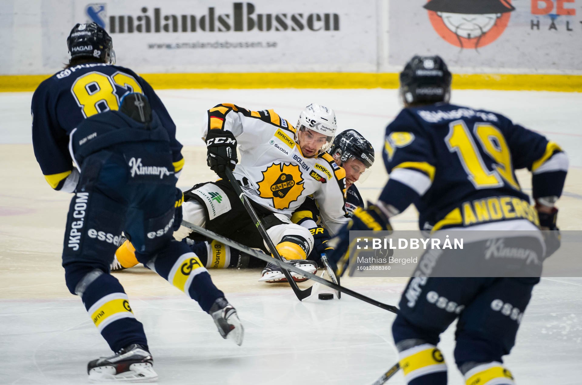 Kevin Stenlund och Erik Andersson ser Terry Broadhurst och