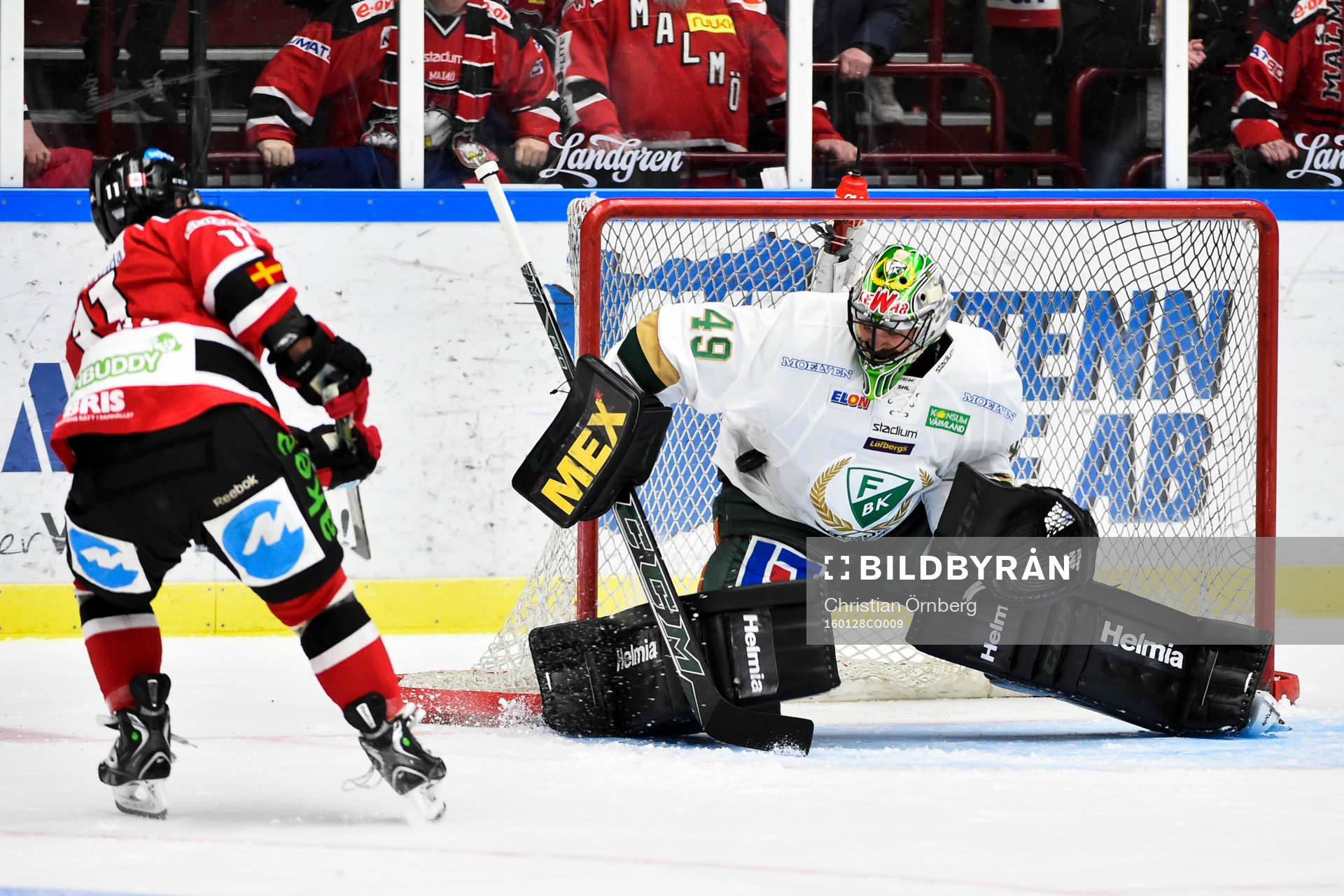 Malmö Redhawks Joey Tenute och Färjestads målvakt Justin
