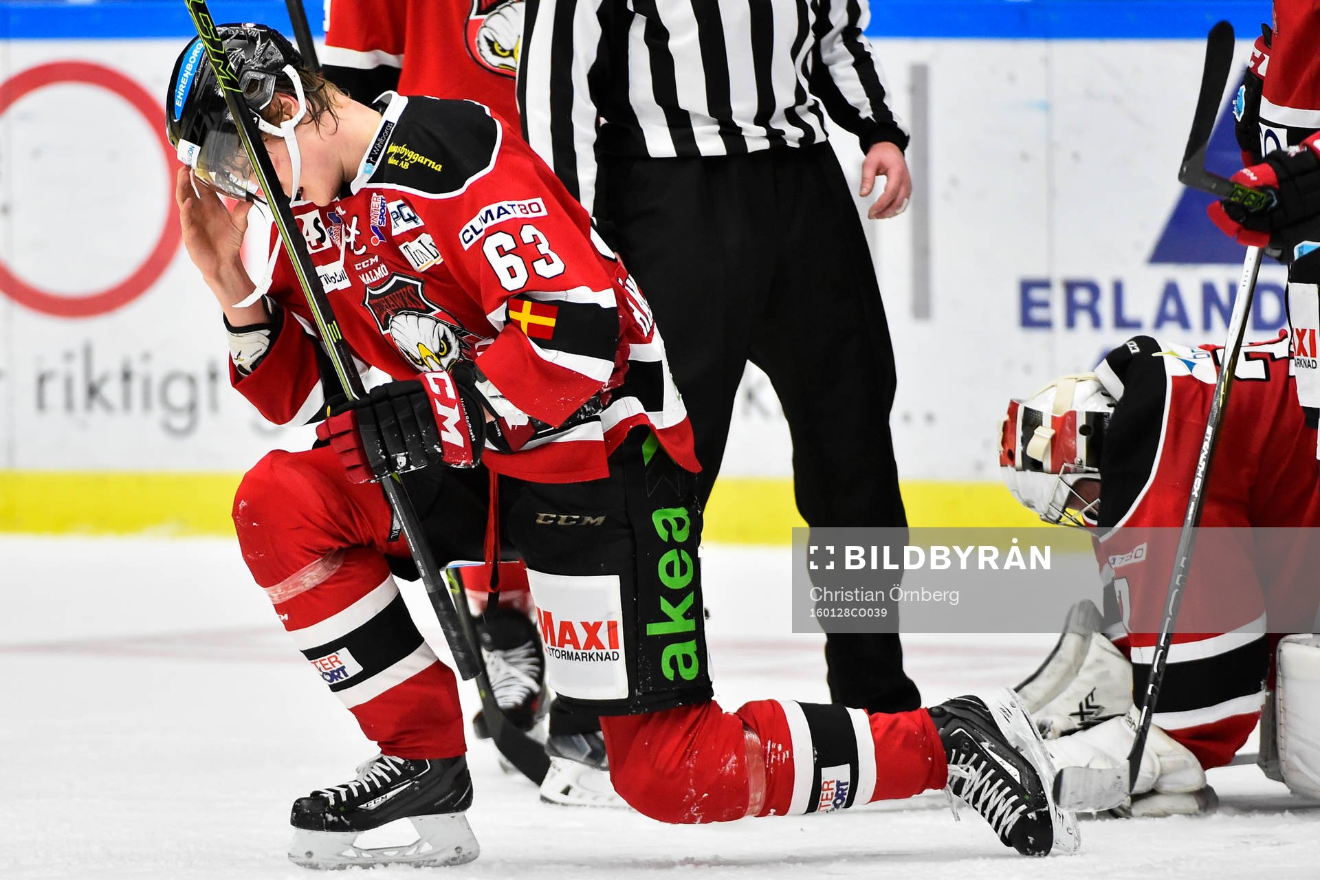 Malmö Redhawks Fredrik Händemark och målvakt Jonas