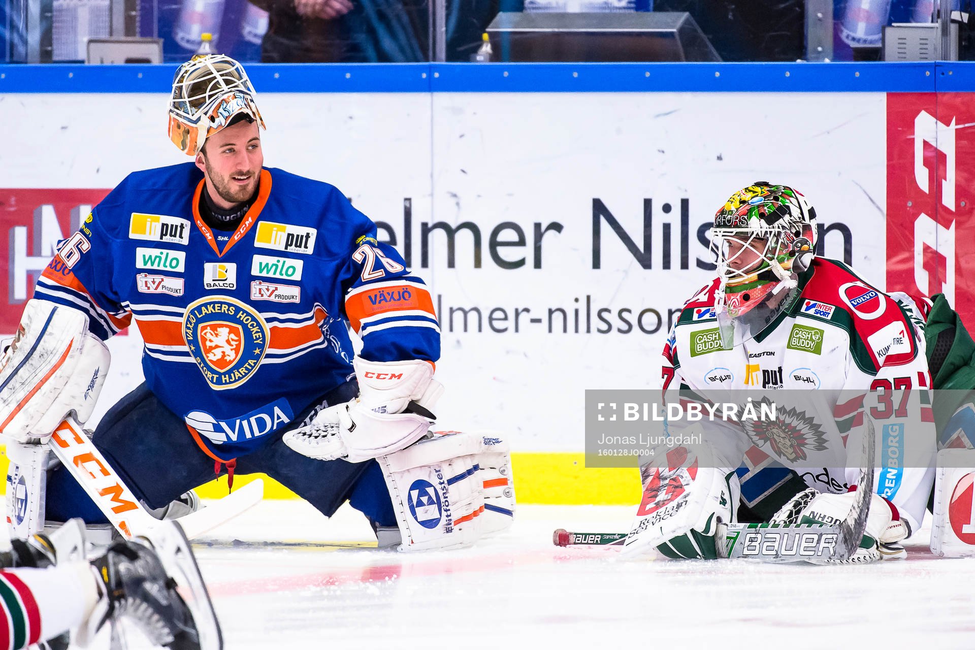 Växjös målvakt Stefan Steen pratar med Frölundas