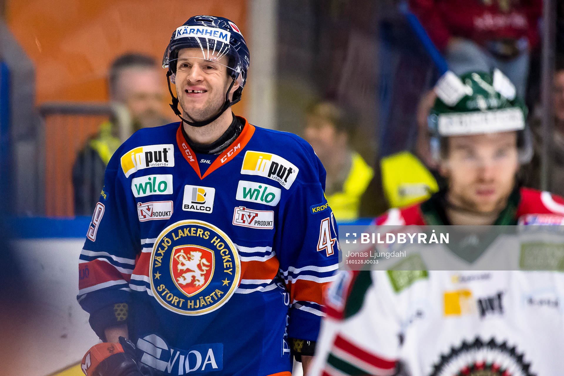 Växjös Ilkka Heikkinen grinar illa