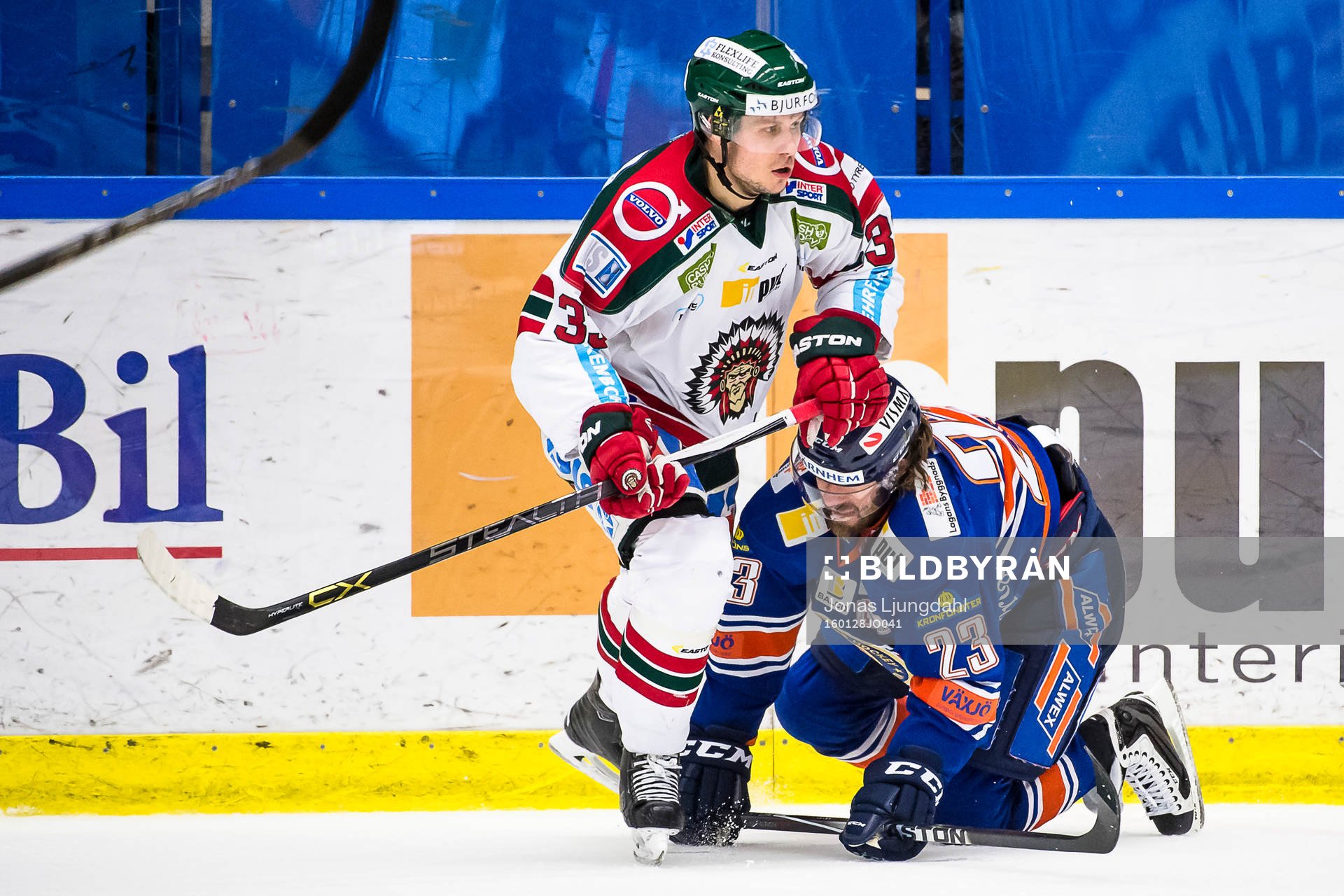 Växjös Ville Leino faller