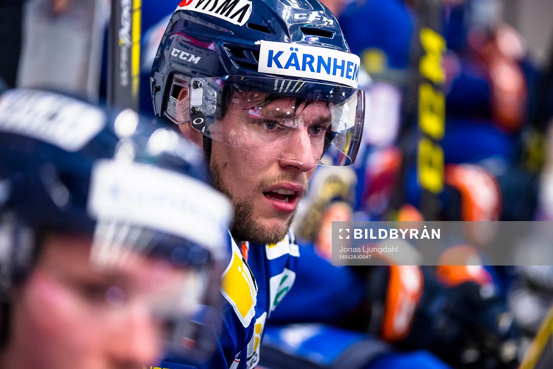 Växjös Robert Rosén grinar illa
