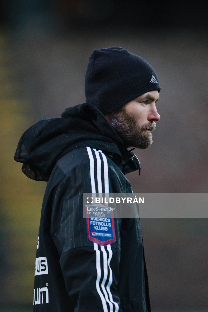 Brommapojkarnas tränare Olof Mellberg under en fotbollsträning med Brommapojkarna den 29 januari 2016 i Stockholm.