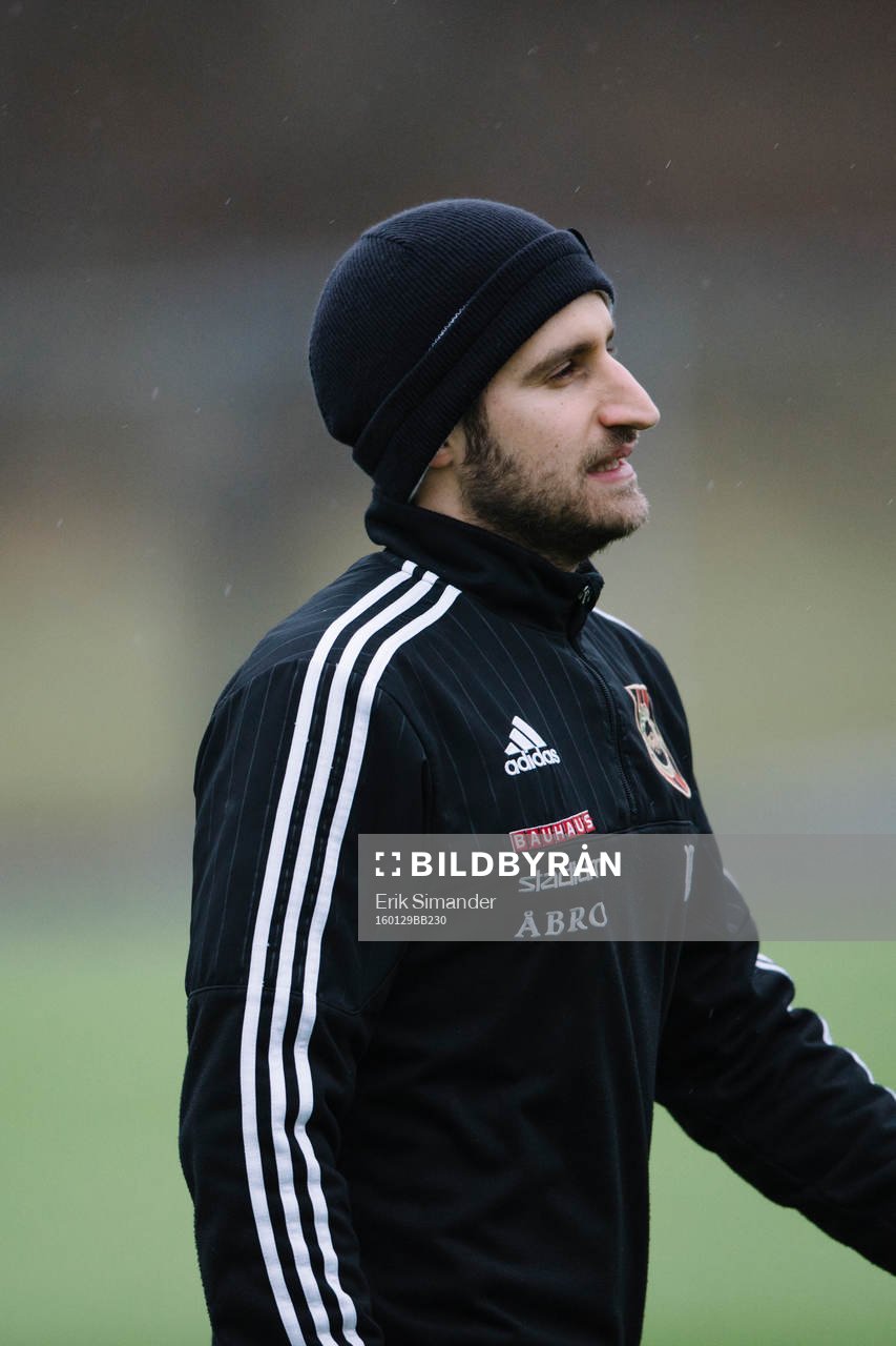 Brommapojkarnas Gabriel Özkan under en fotbollsträning med Brommapojkarna den 29 januari 2016 i Stockholm.