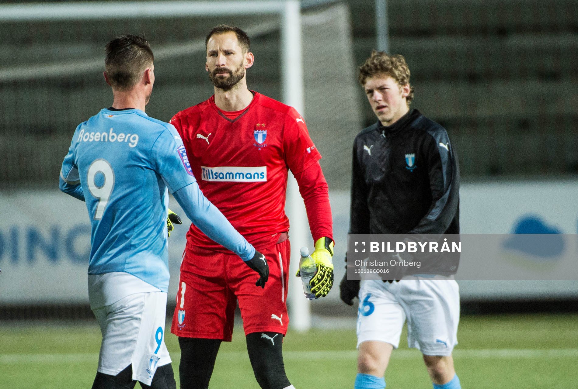 Malmös målvakt Johan Wiland tackar Markus Rosenberg