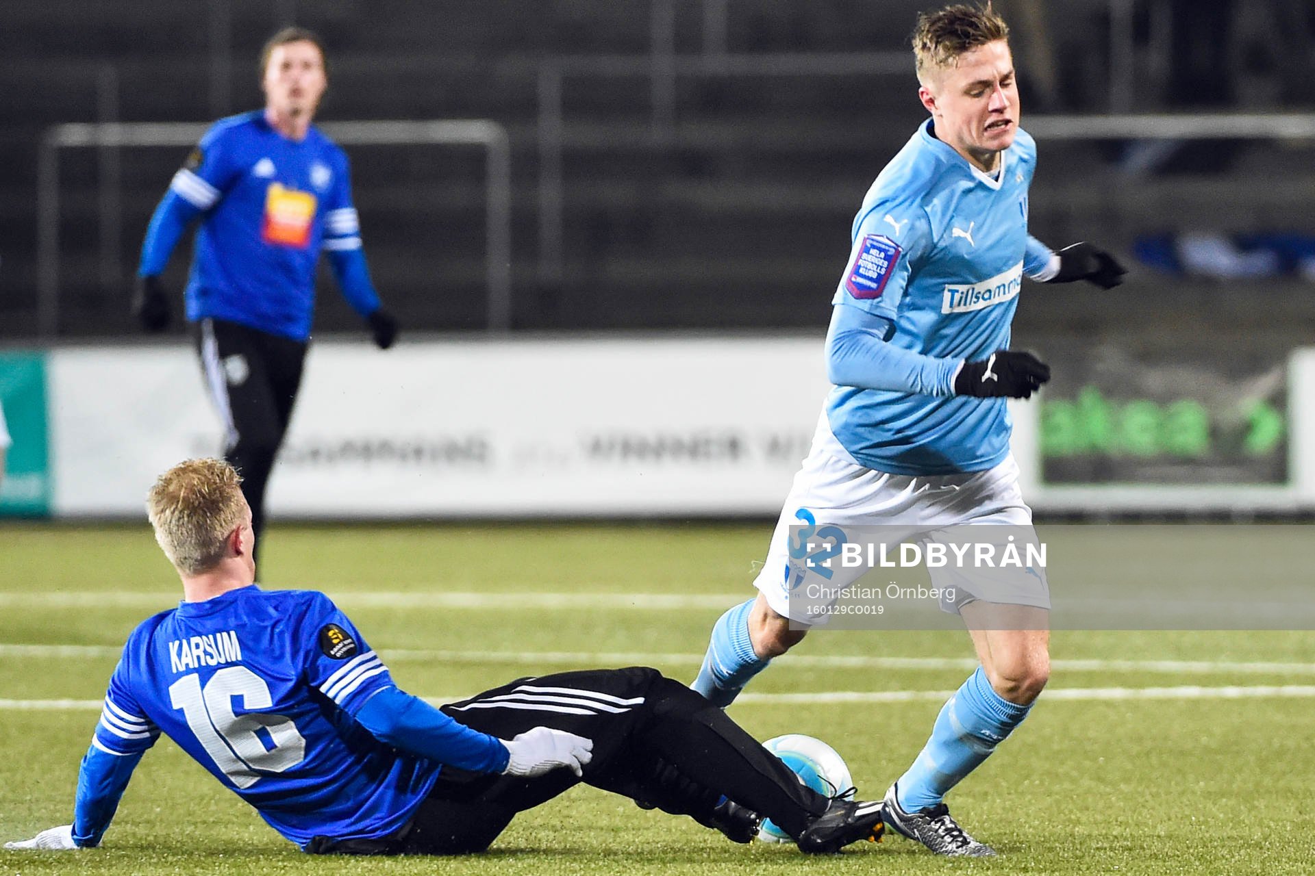 Fremad Amagers Kristian Karsum och Malmös Mattias Svanberg under träningsmatchen i fotboll mellan Malmö FF och Fremad Amager den 29 januari 2016 i Malmö.