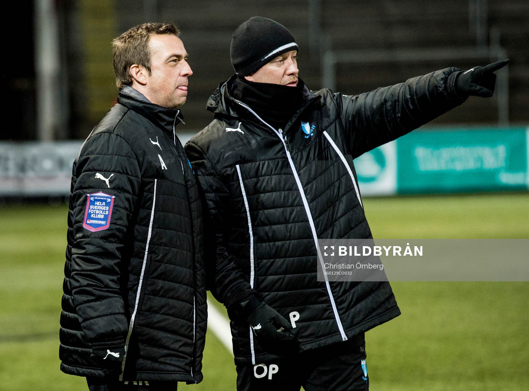 Malmös tränaren Allan Kuhn och assisterande tränare Olof Persson under träningsmatchen i fotboll mellan Malmö FF och Fremad Amager den 29 januari 2016 i Malmö.