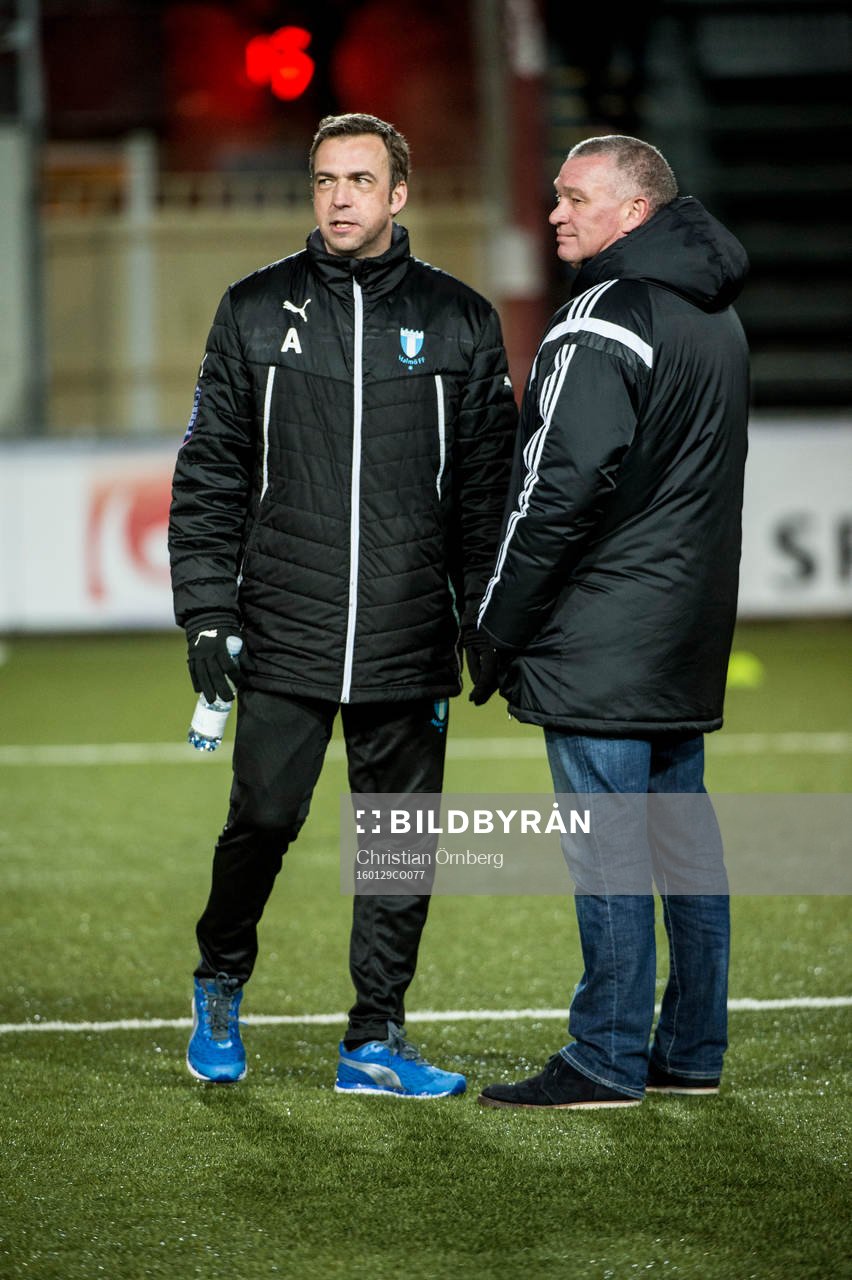 Malmös tränaren Allan Kuhn och Fremad Amagers tränare John Faxe Jensen under träningsmatchen i fotboll mellan Malmö FF och Fremad Amager den 29 januari 2016 i Malmö.