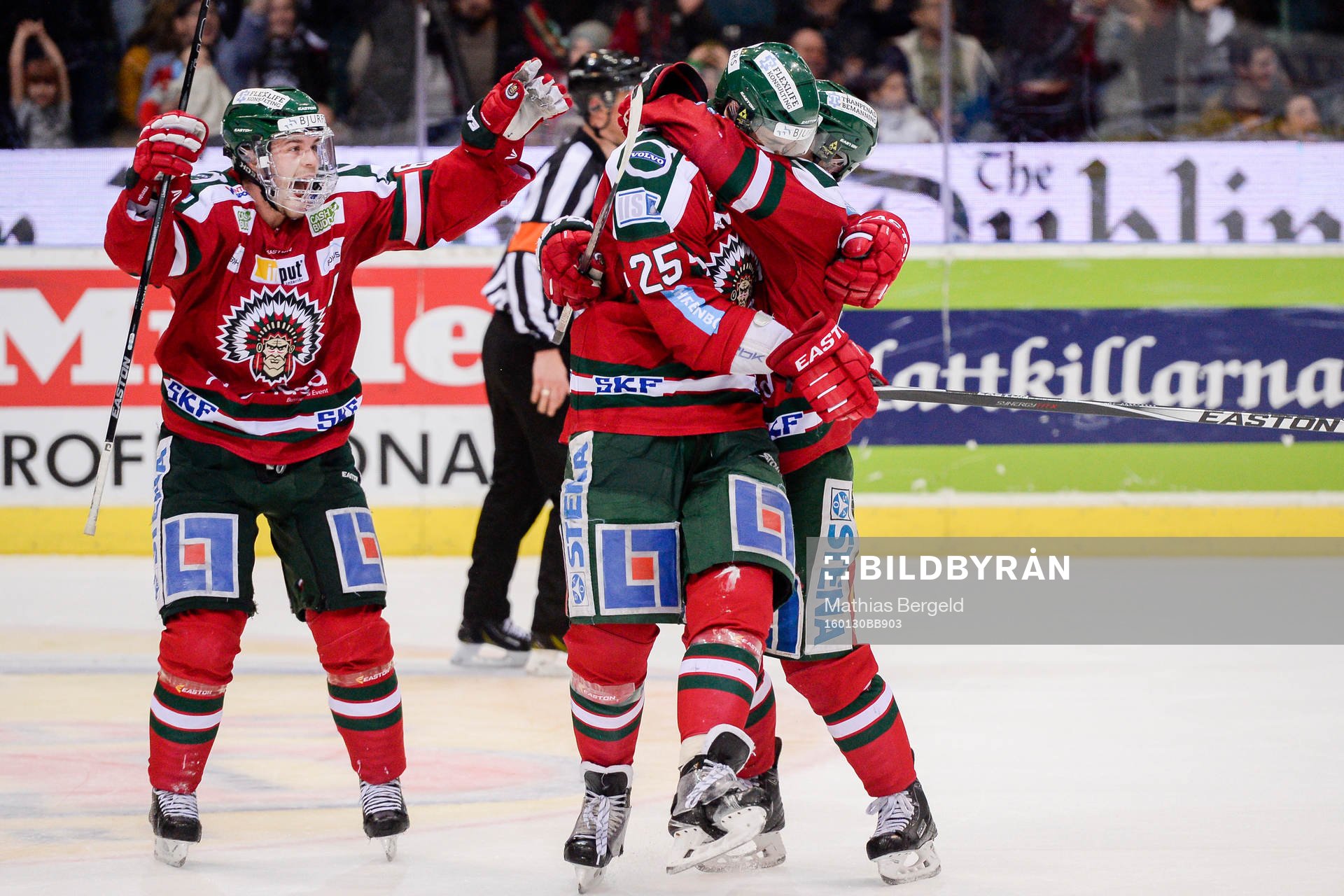 Frölundas Oscar Fantenberg och Ryan Lasch jublar med