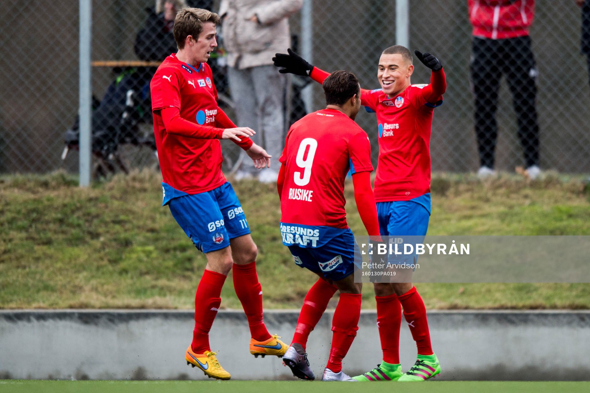 Helsingborgs Adam Eriksson och Matthew Rusike jublar