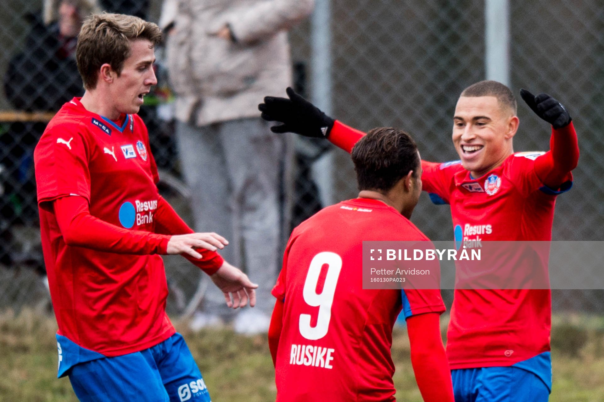 Helsingborgs Adam Eriksson och Matthew Rusike jublar efter 1-0 genom Jordan Larsson (th) under en träningsmatch i fotboll mellan Helsingborg och Halmstad 30 januari 2016 i Helsingborg.