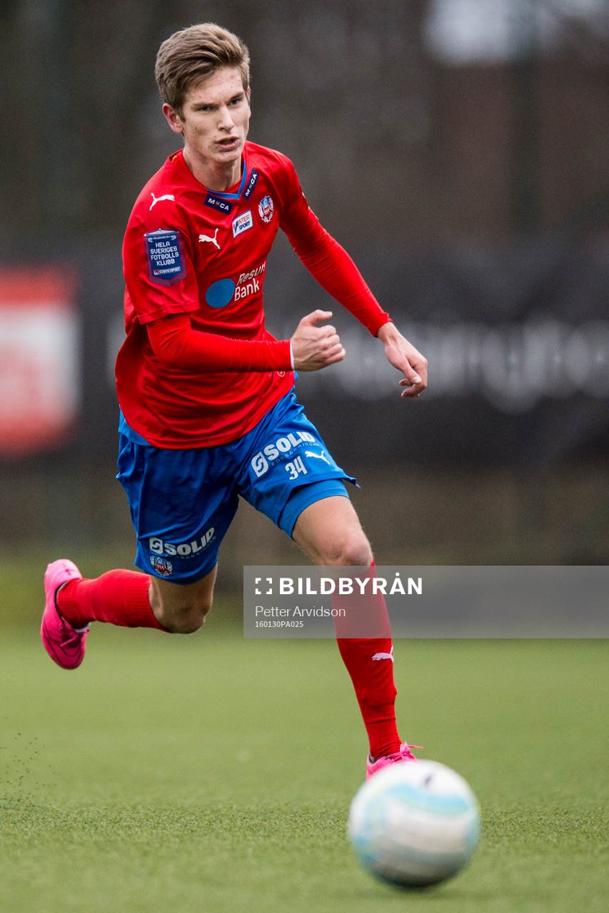 Helsingborgs Niklas Svensson under en träningsmatch i fotboll mellan Helsingborg och Halmstad 30 januari 2016 i Helsingborg.