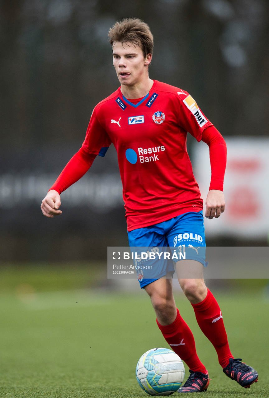 Helsingborgs Elias Andersson under en träningsmatch i fotboll mellan Helsingborg och Halmstad 30 januari 2016 i Helsingborg.