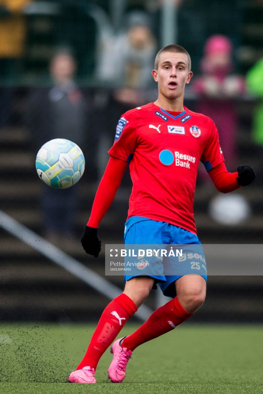 Helsingborgs Felix Bindelöv under en träningsmatch i fotboll mellan Helsingborg och Halmstad 30 januari 2016 i Helsingborg.