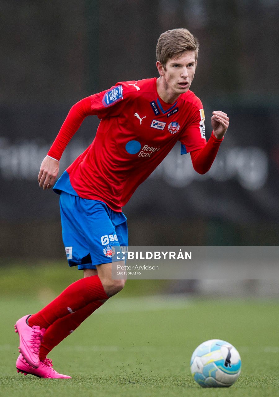 Helsingborgs Niklas Svensson under en träningsmatch i fotboll mellan Helsingborg och Halmstad 30 januari 2016 i Helsingborg.