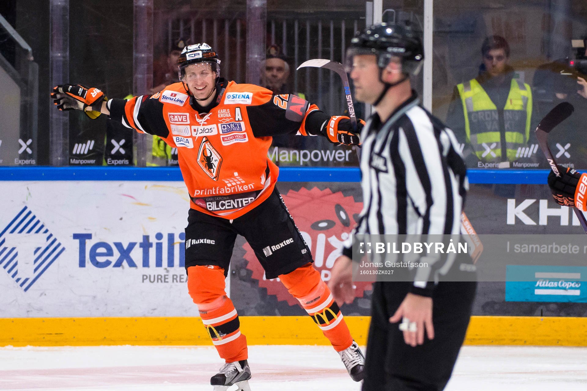 Karlskronas Alexander Bergström har gjort 6-1 och jublar